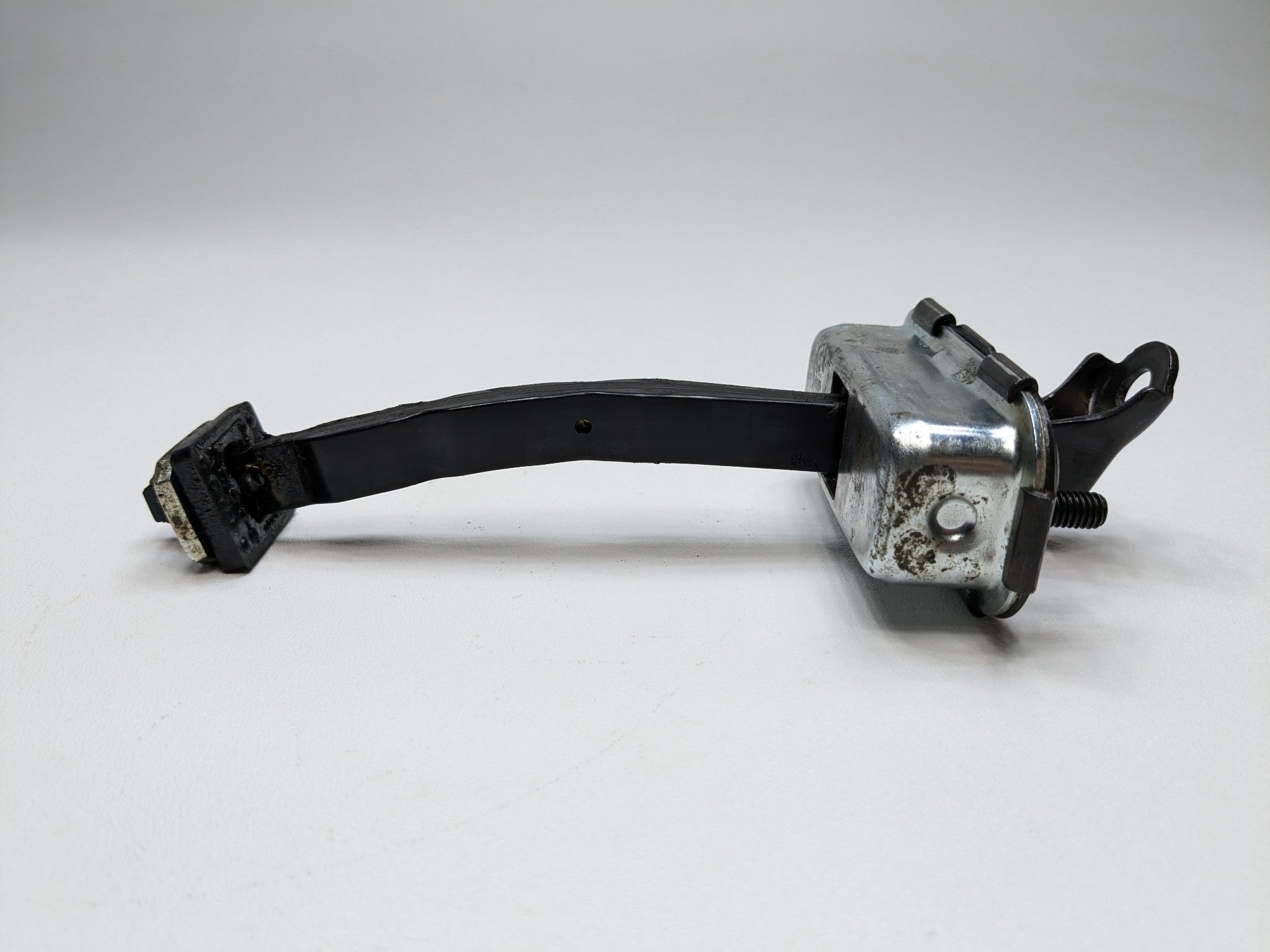 2013 - 2019 OEM HYUNDAI SANTA FE FRONT LEFT DRIVER SIDE DOOR CHECK STRAP STOPPER