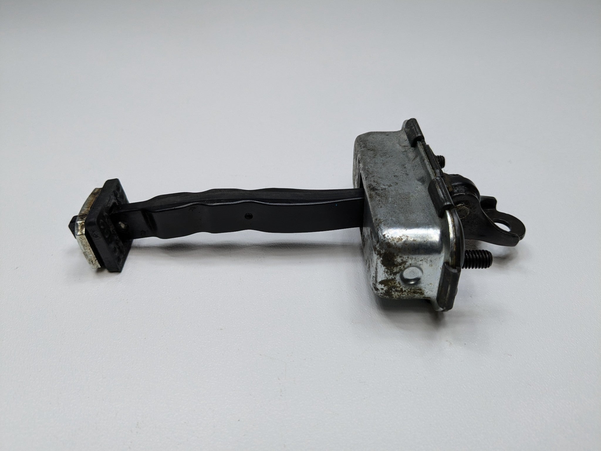 2013 - 2019 OEM HYUNDAI SANTA FE REAR LEFT DRIVER SIDE DOOR CHECK STRAP STOPPER