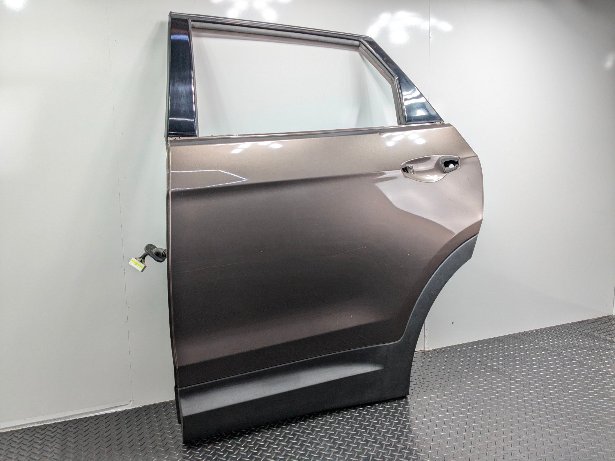 2013 - 2019 OEM HYUNDAI SANTA FE REAR LEFT DRIVER SIDE DOOR SHELL PANEL N9N