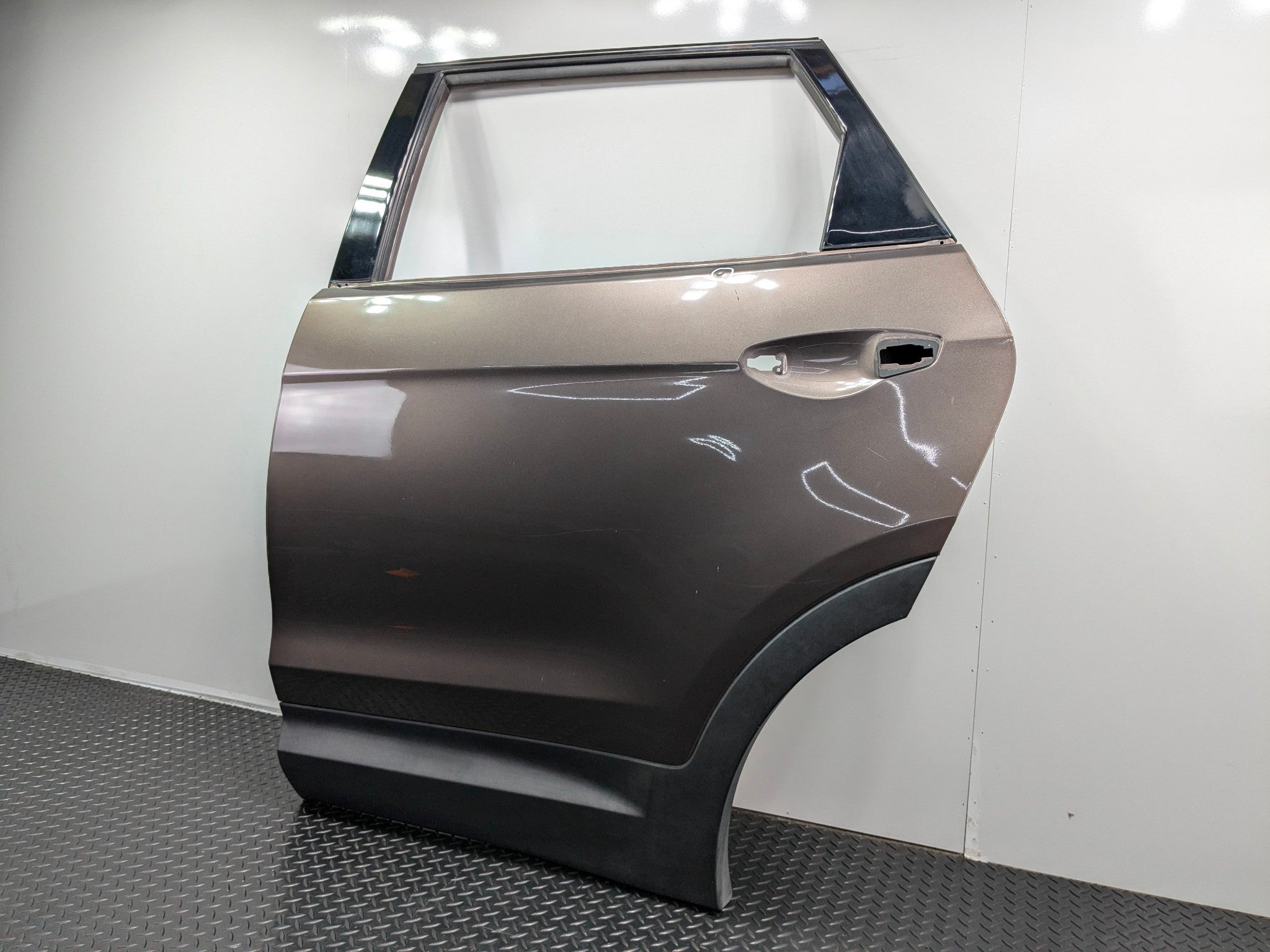 2013 - 2019 OEM HYUNDAI SANTA FE REAR LEFT DRIVER SIDE DOOR SHELL PANEL N9N
