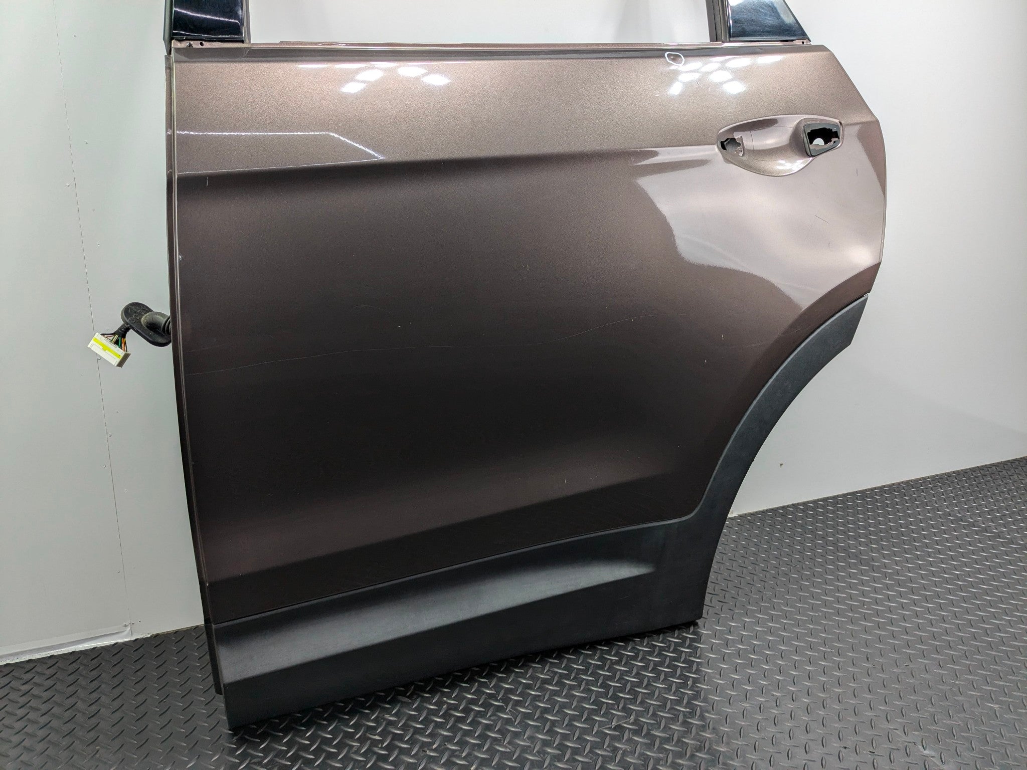 2013 - 2019 OEM HYUNDAI SANTA FE REAR LEFT DRIVER SIDE DOOR SHELL PANEL N9N
