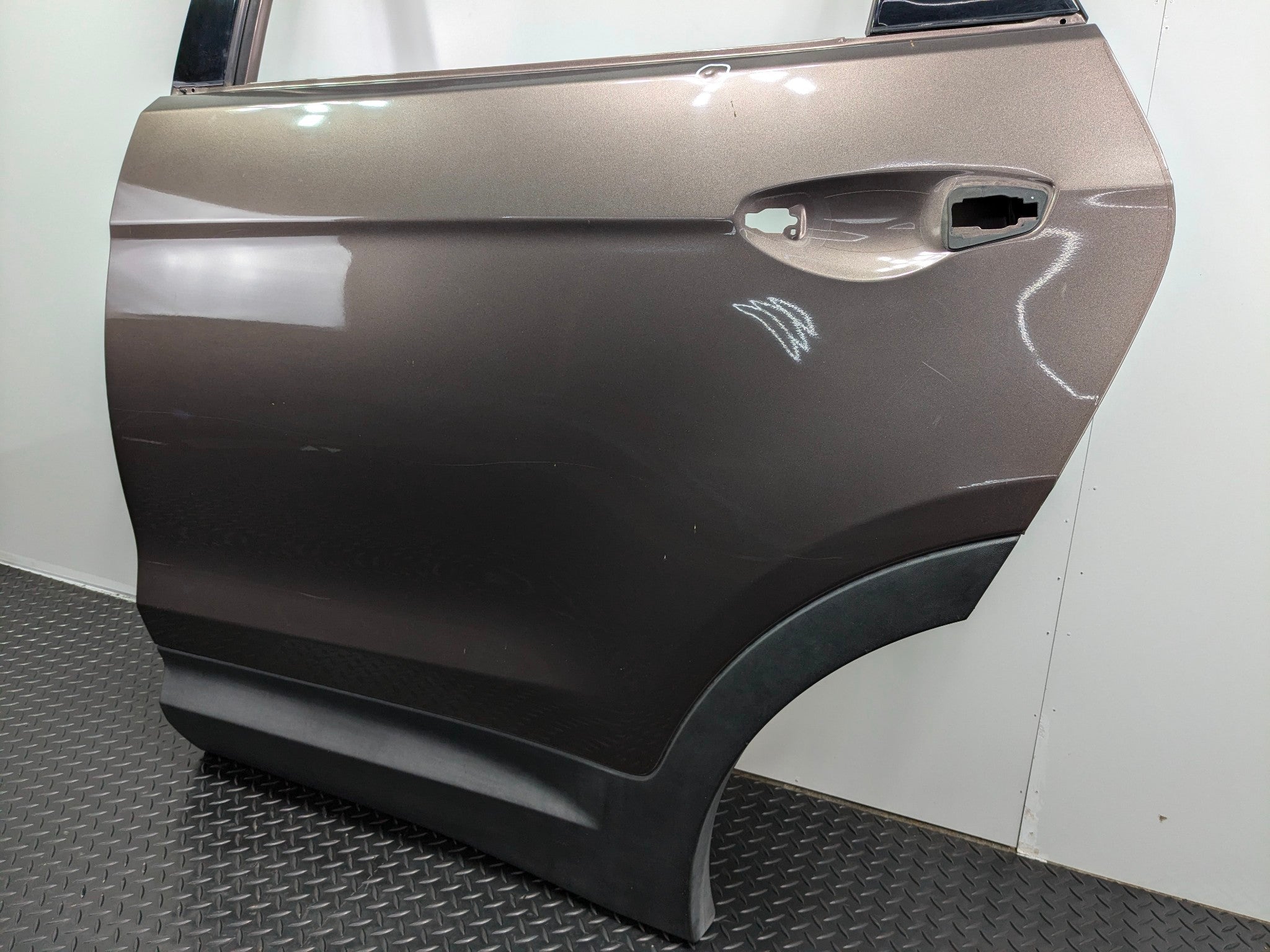 2013 - 2019 OEM HYUNDAI SANTA FE REAR LEFT DRIVER SIDE DOOR SHELL PANEL N9N