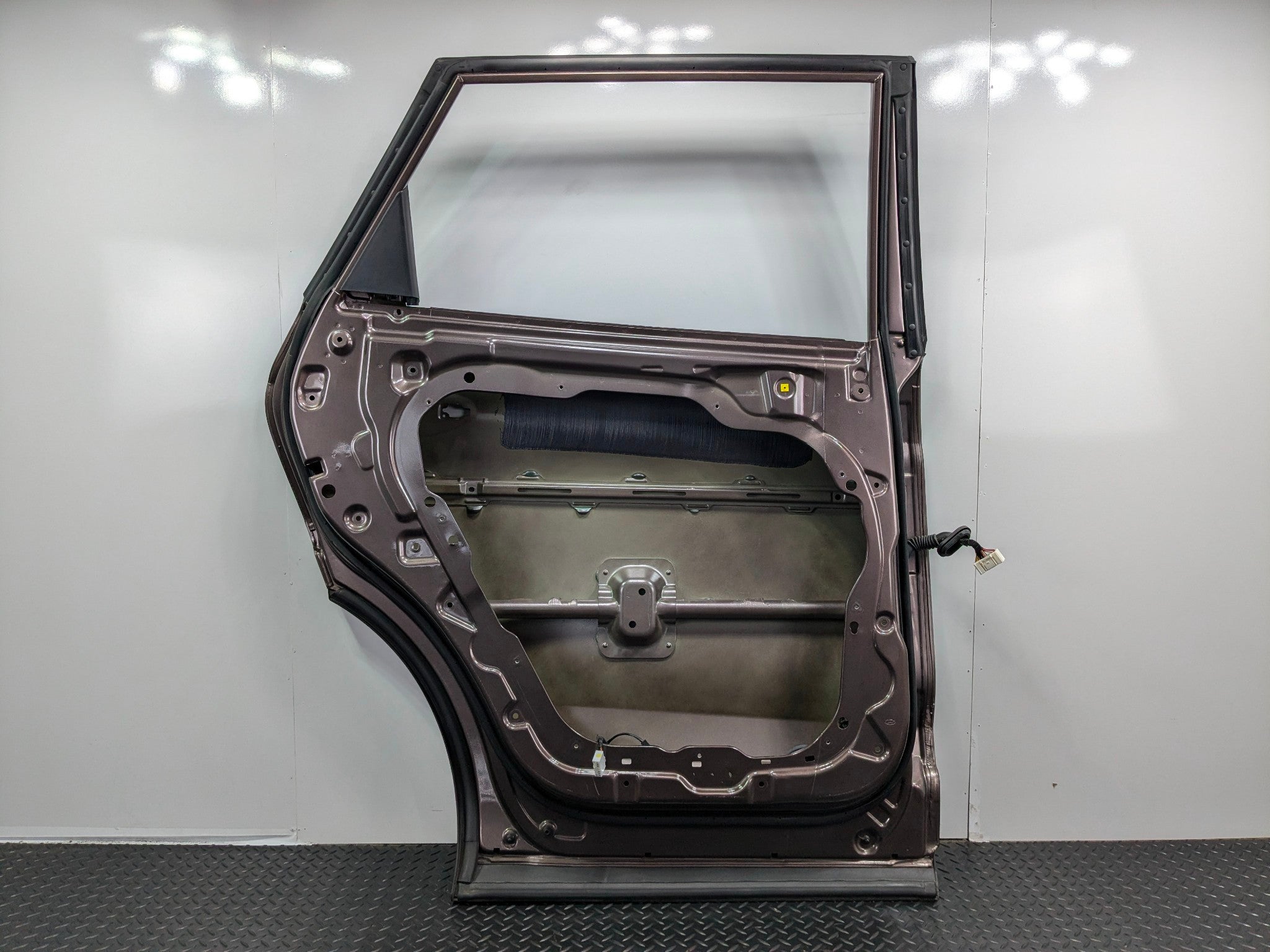 2013 - 2019 OEM HYUNDAI SANTA FE REAR LEFT DRIVER SIDE DOOR SHELL PANEL N9N