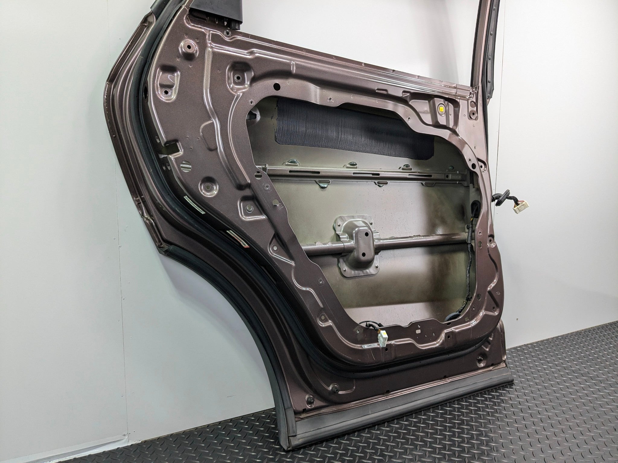 2013 - 2019 OEM HYUNDAI SANTA FE REAR LEFT DRIVER SIDE DOOR SHELL PANEL N9N