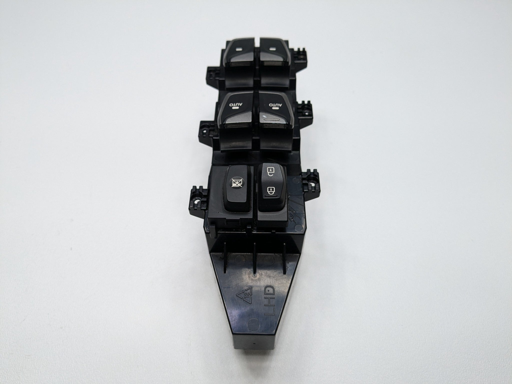 2013 - 2019 OEM HYUNDAI SANTA FE FRONT LEFT DOOR MASTER POWER WINDOW SWITCH