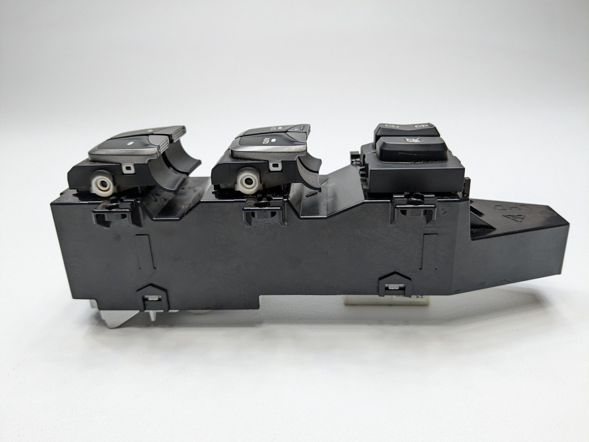 2013 - 2019 OEM HYUNDAI SANTA FE FRONT LEFT DOOR MASTER POWER WINDOW SWITCH