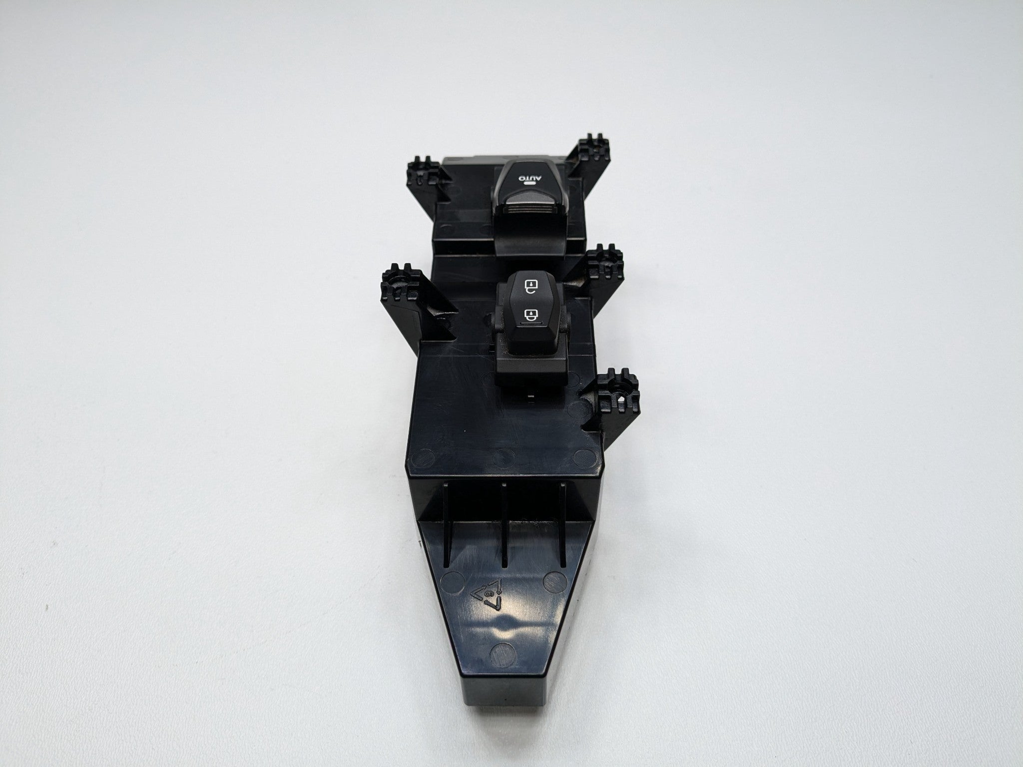 2013 - 2019 OEM HYUNDAI SANTA FE FRONT RIGHT DOOR MASTER POWER WINDOW SWITCH