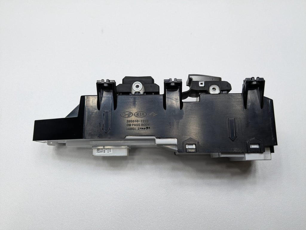 2013 - 2019 OEM HYUNDAI SANTA FE FRONT RIGHT DOOR MASTER POWER WINDOW SWITCH