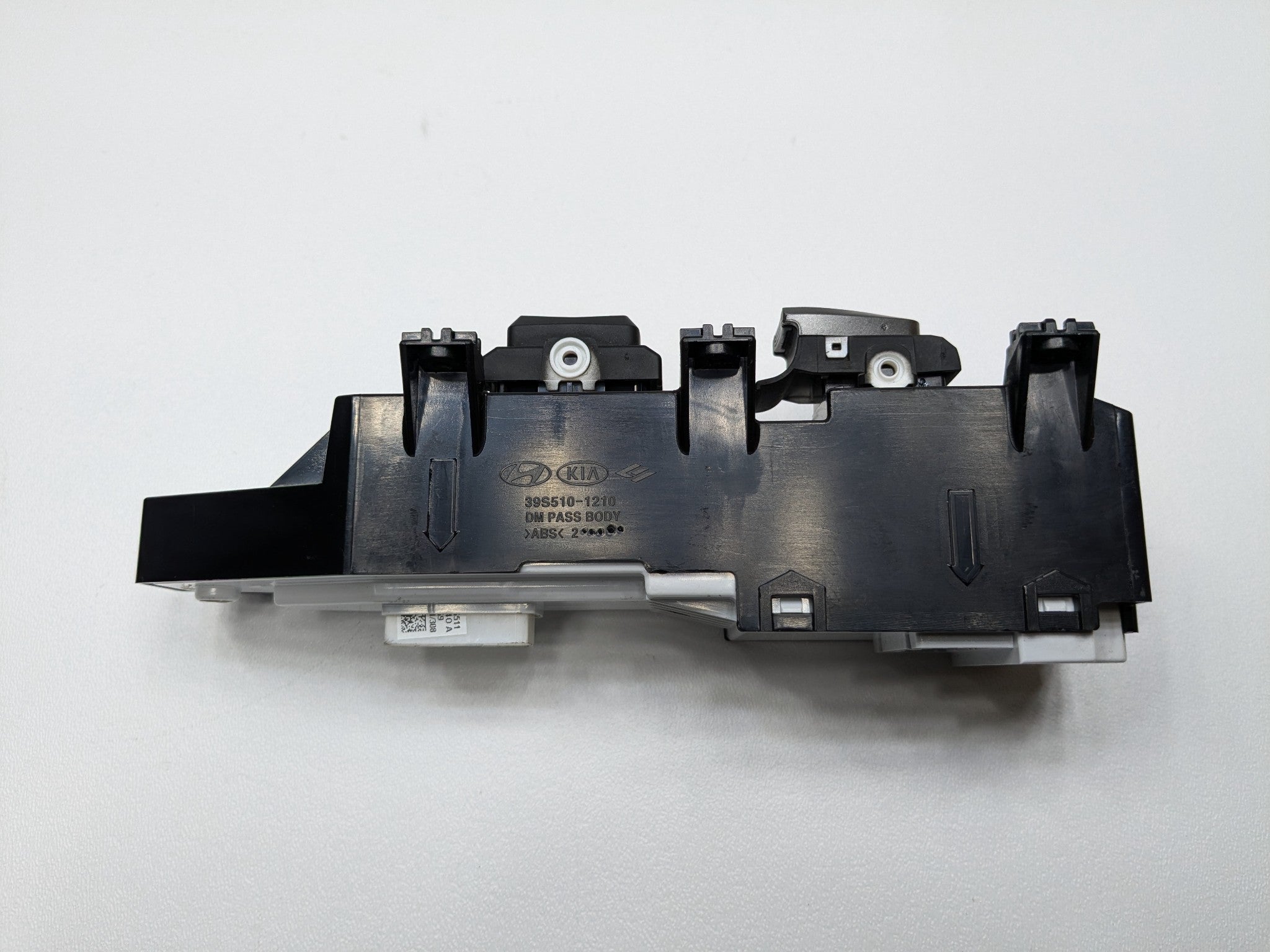 2013 - 2019 OEM HYUNDAI SANTA FE FRONT RIGHT DOOR MASTER POWER WINDOW SWITCH