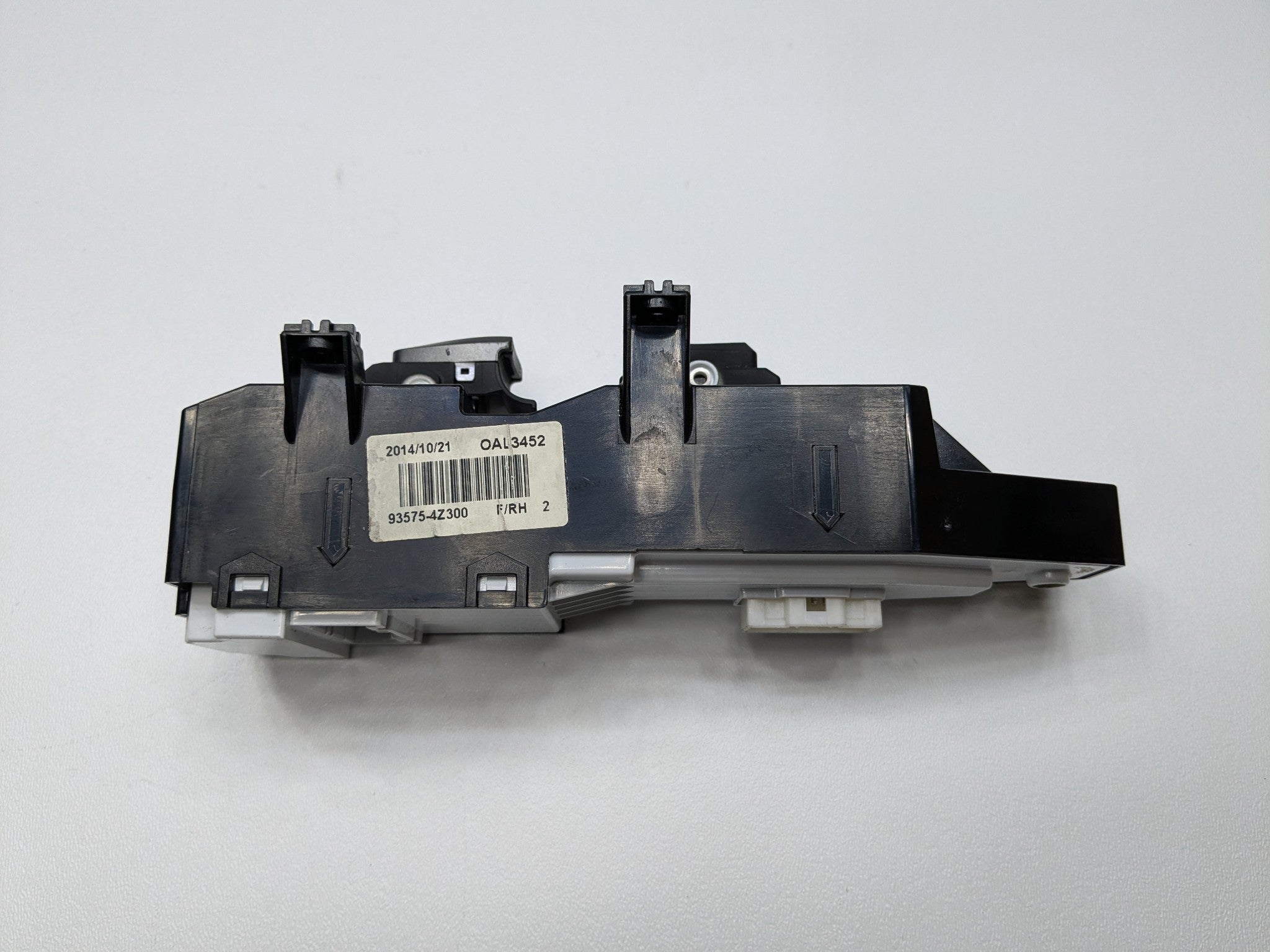 2013 - 2019 OEM HYUNDAI SANTA FE FRONT RIGHT DOOR MASTER POWER WINDOW SWITCH