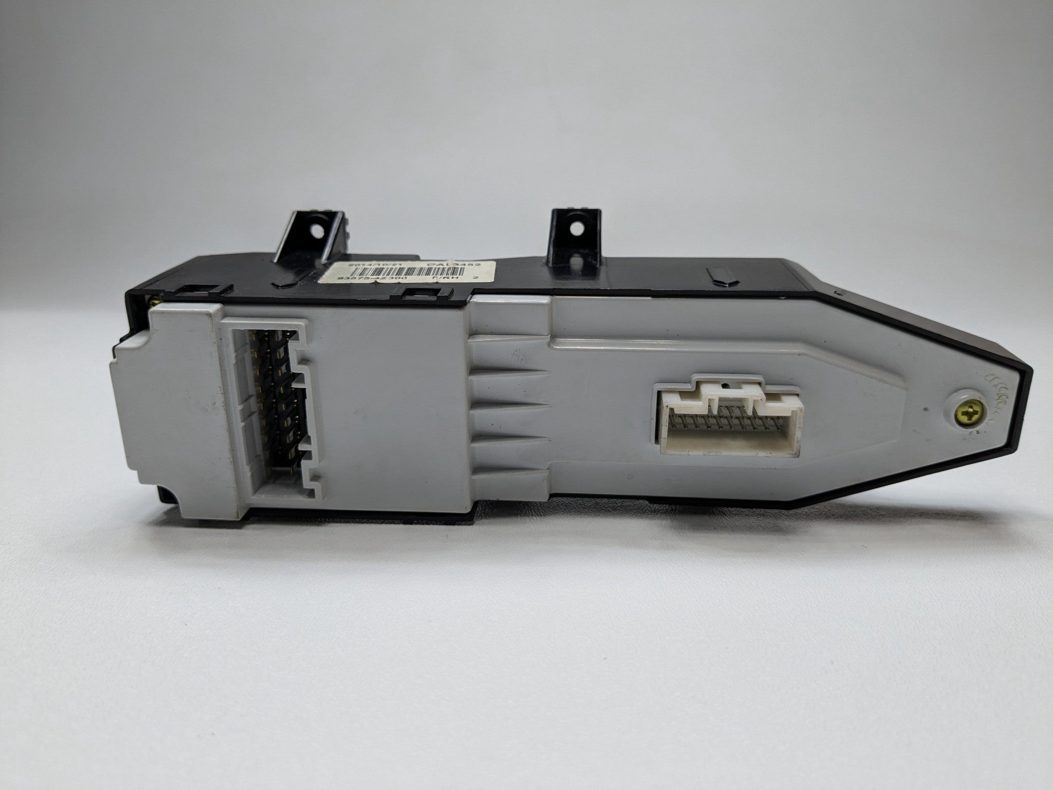 2013 - 2019 OEM HYUNDAI SANTA FE FRONT RIGHT DOOR MASTER POWER WINDOW SWITCH