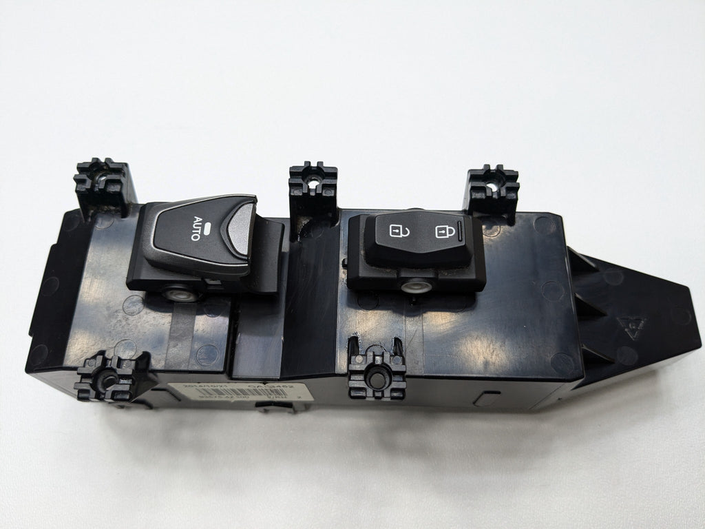 2013 - 2019 OEM HYUNDAI SANTA FE FRONT RIGHT DOOR MASTER POWER WINDOW SWITCH