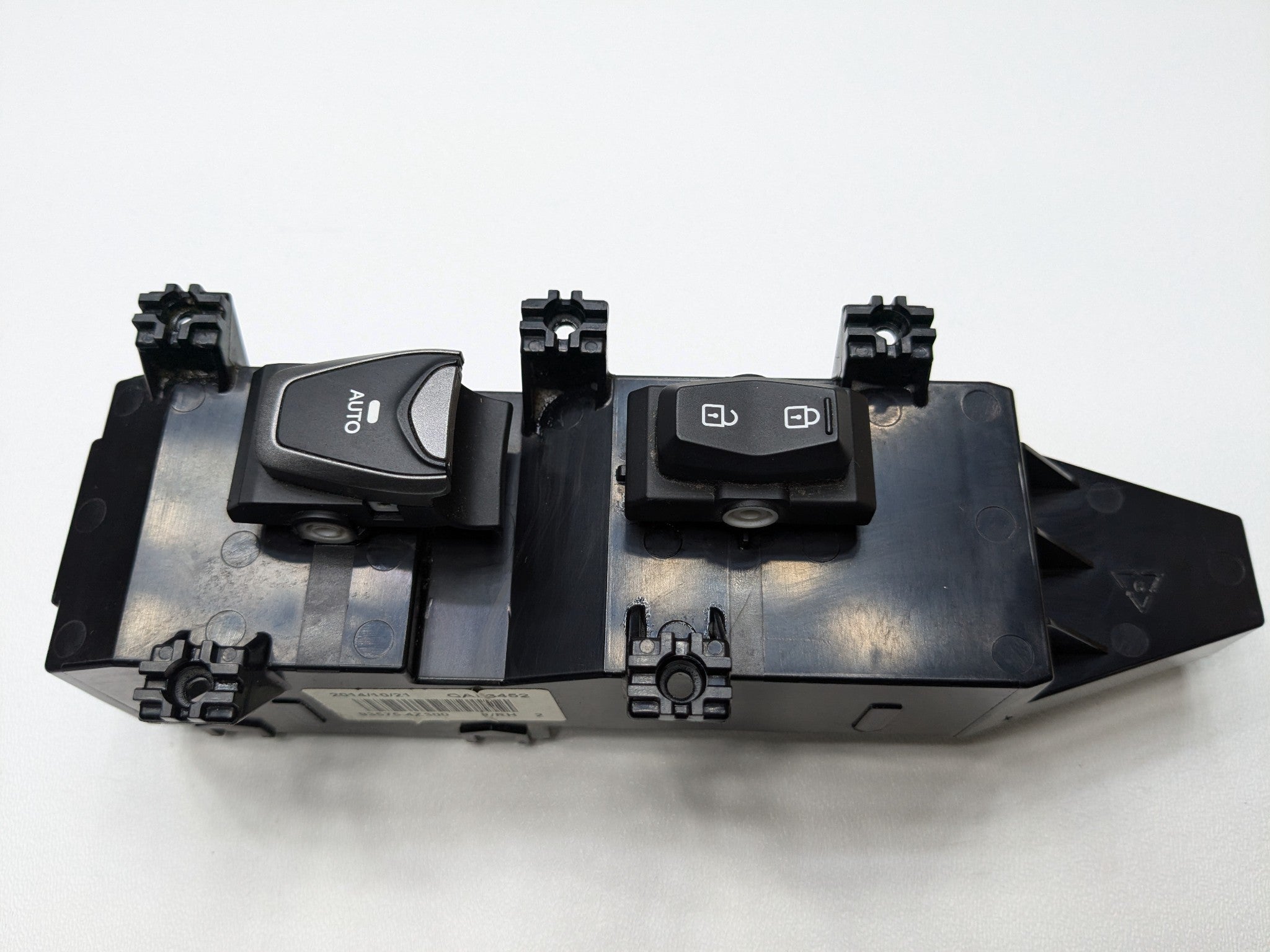 2013 - 2019 OEM HYUNDAI SANTA FE FRONT RIGHT DOOR MASTER POWER WINDOW SWITCH