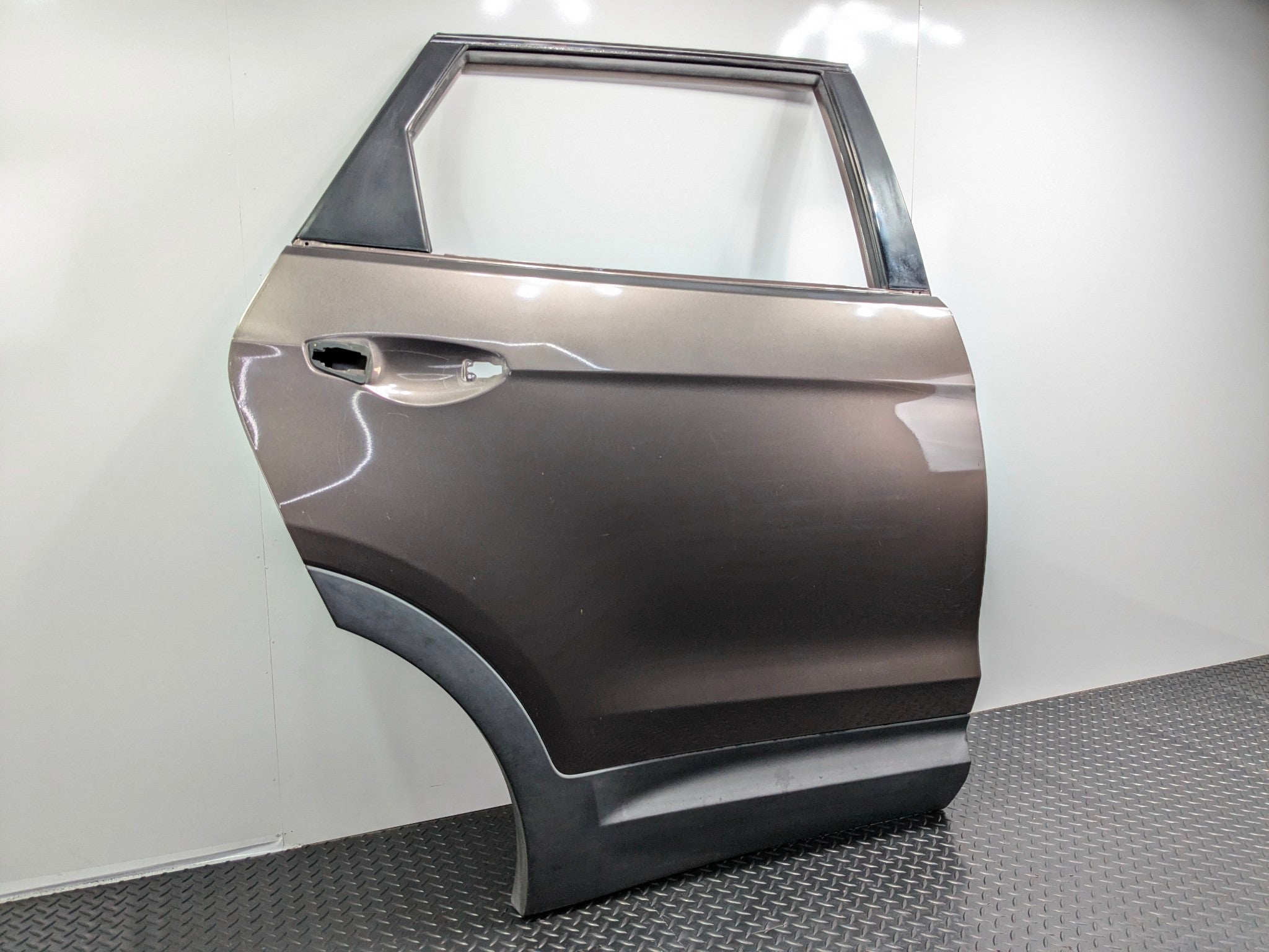 2013 - 2019 OEM HYUNDAI SANTA FE REAR RIGHT PASSENGER SIDE DOOR SHELL PANEL N9N