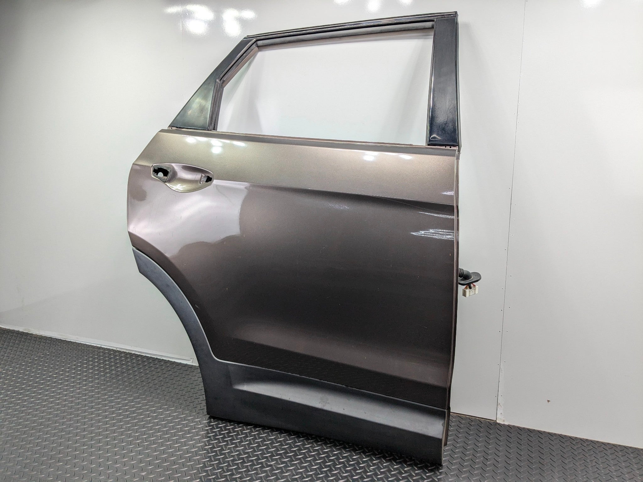 2013 - 2019 OEM HYUNDAI SANTA FE REAR RIGHT PASSENGER SIDE DOOR SHELL PANEL N9N