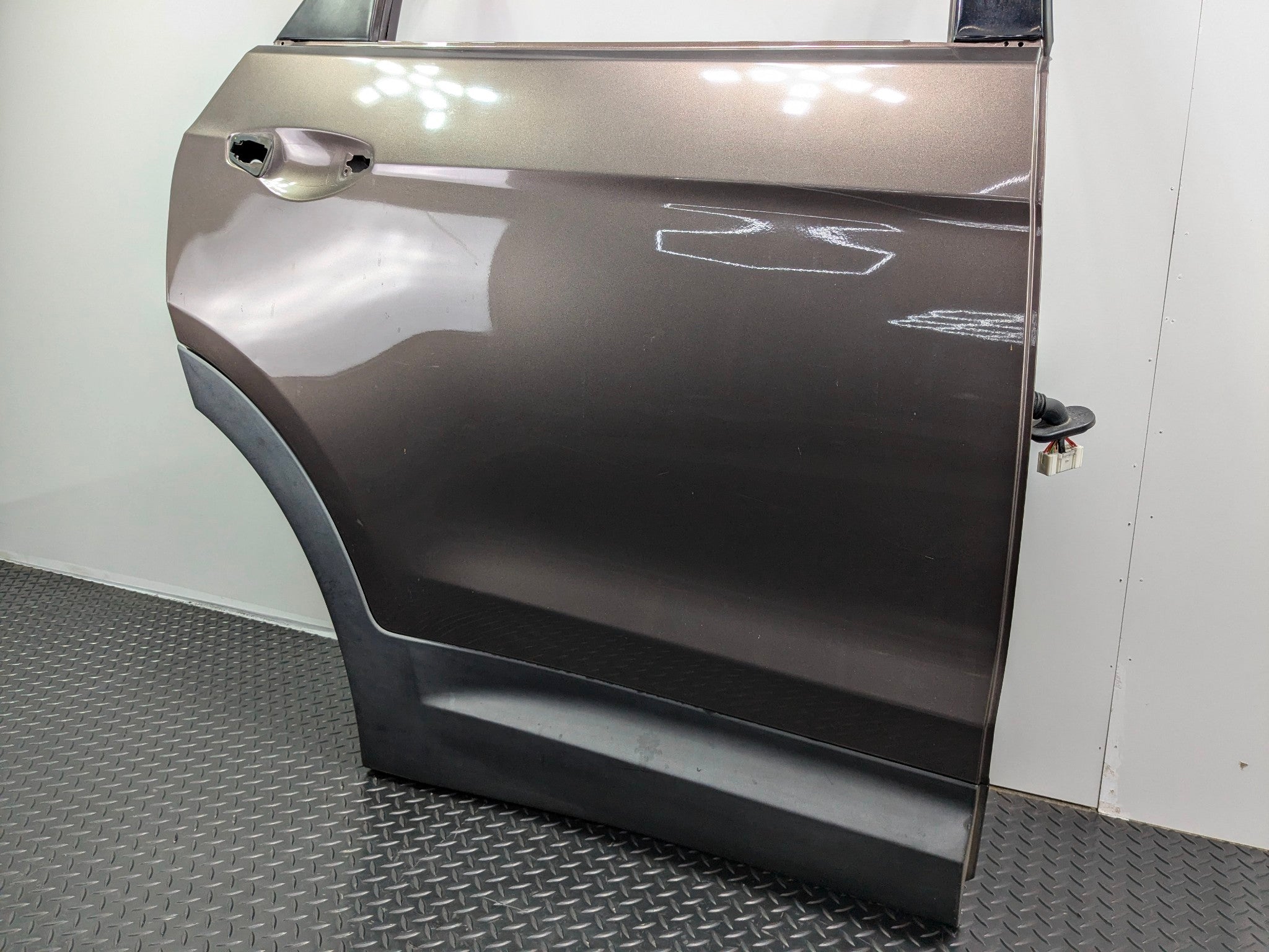 2013 - 2019 OEM HYUNDAI SANTA FE REAR RIGHT PASSENGER SIDE DOOR SHELL PANEL N9N