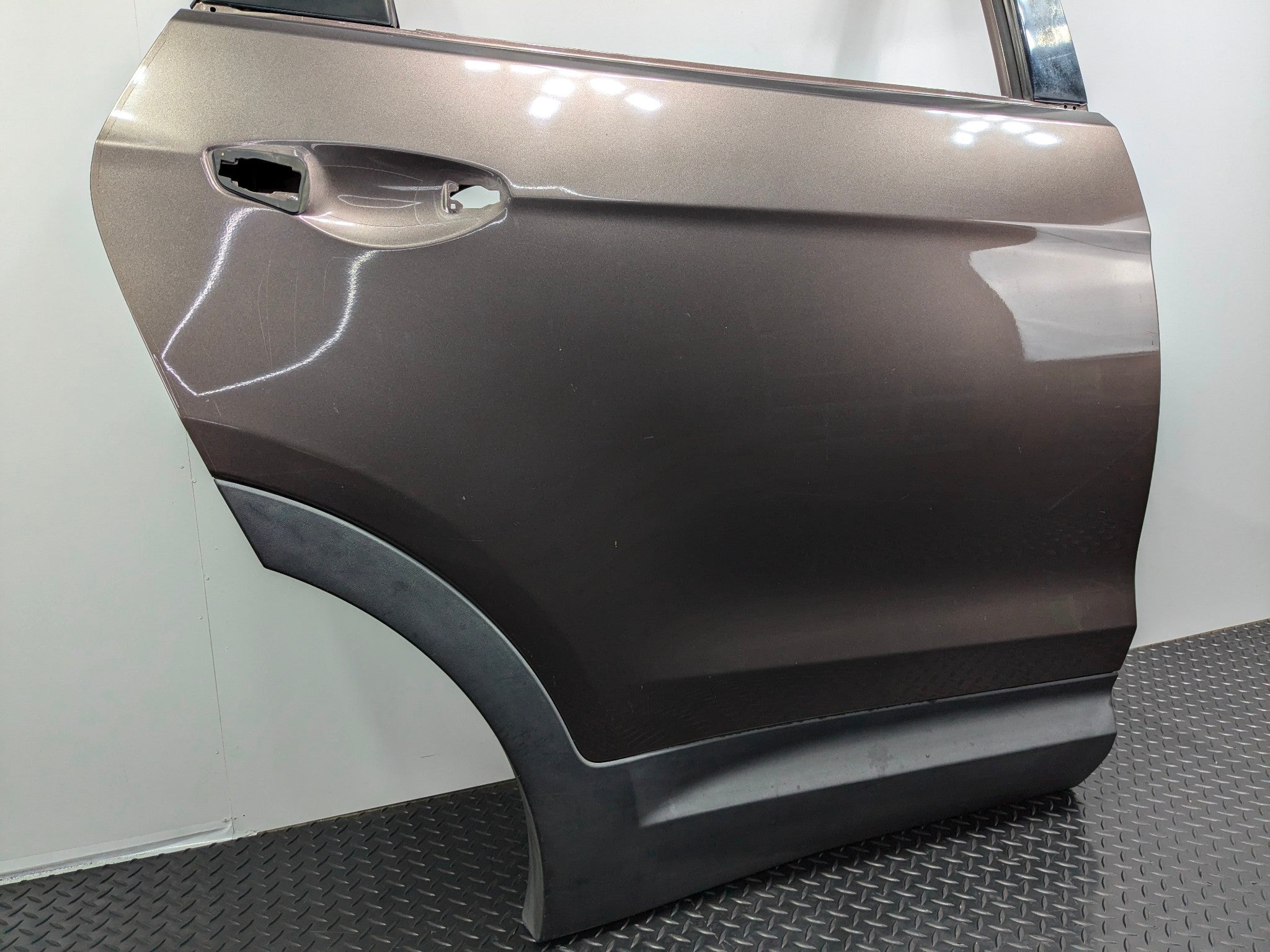 2013 - 2019 OEM HYUNDAI SANTA FE REAR RIGHT PASSENGER SIDE DOOR SHELL PANEL N9N