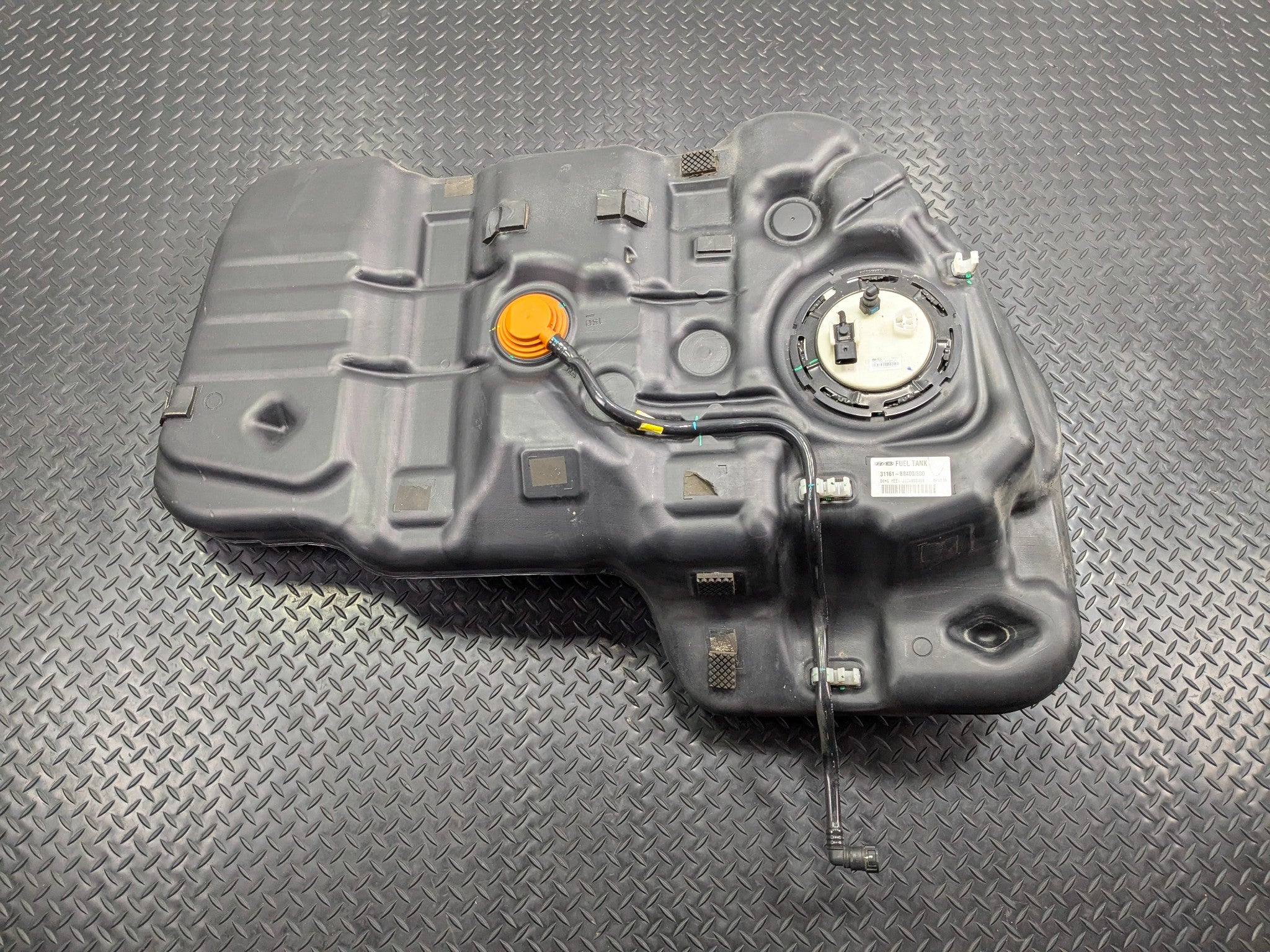 2013 - 2019 OEM HYUNDAI SANTA FE REAR FUEL TANK RESERVOIR ASSEMBLY