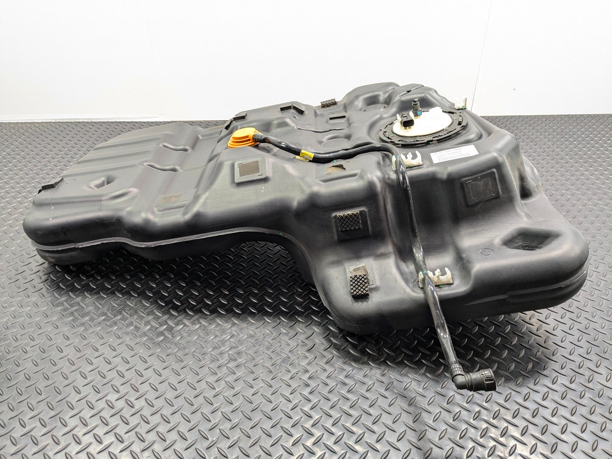 2013 - 2019 OEM HYUNDAI SANTA FE REAR FUEL TANK RESERVOIR ASSEMBLY