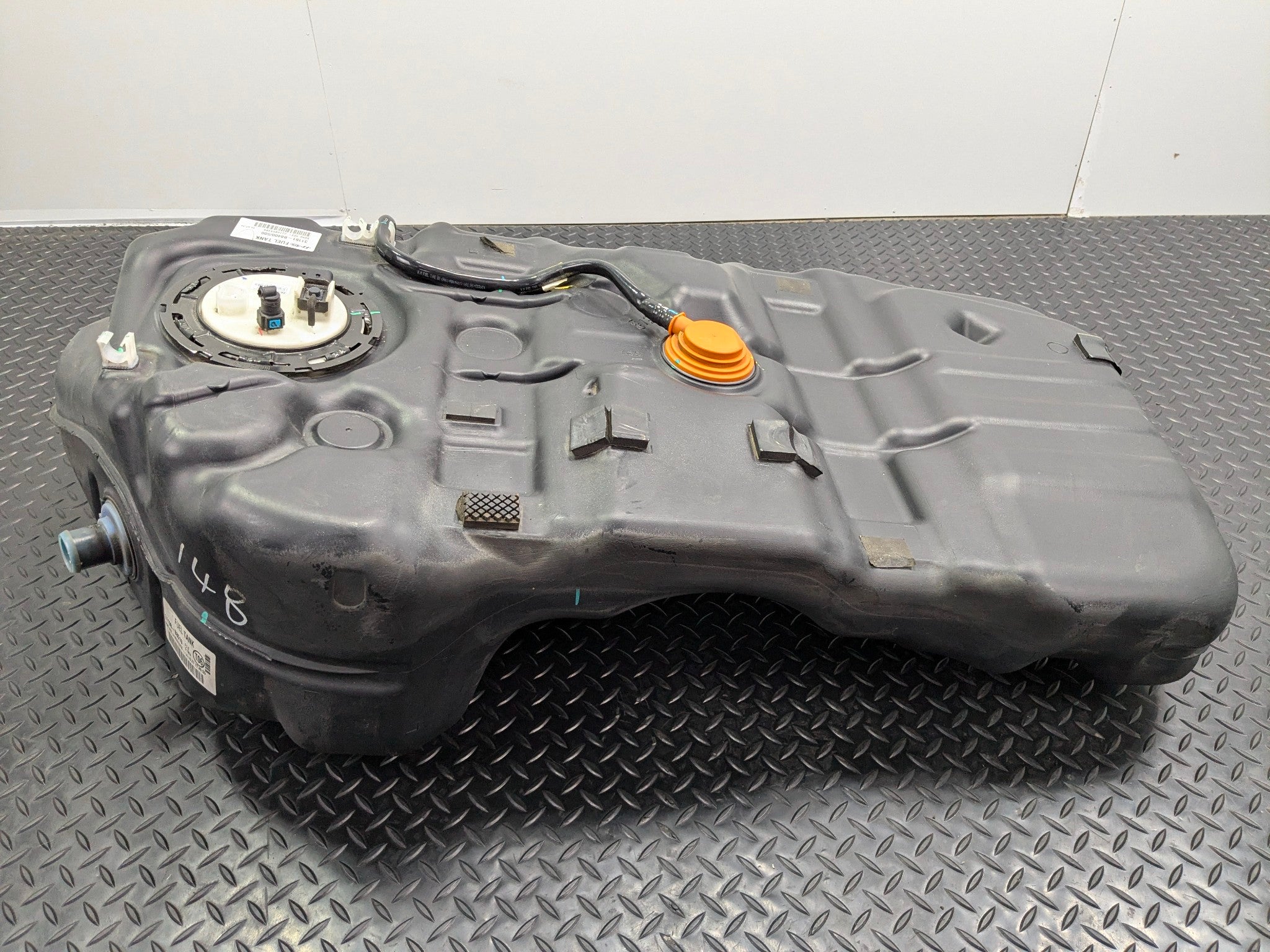 2013 - 2019 OEM HYUNDAI SANTA FE REAR FUEL TANK RESERVOIR ASSEMBLY