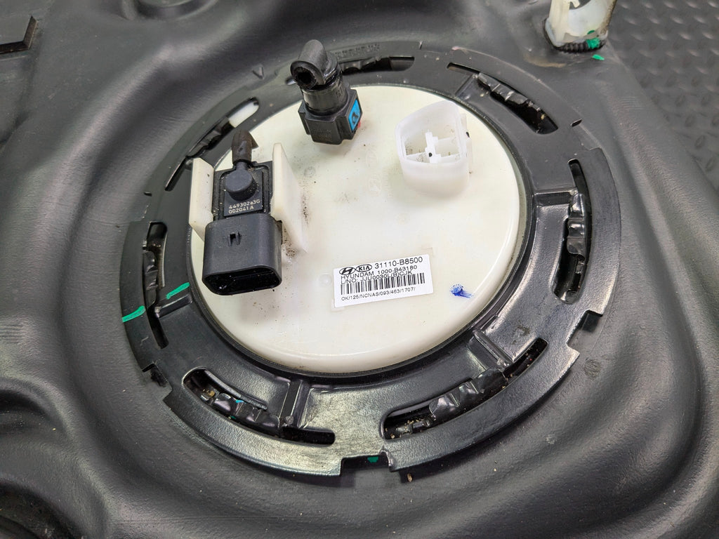 2013 - 2019 OEM HYUNDAI SANTA FE REAR FUEL TANK RESERVOIR ASSEMBLY