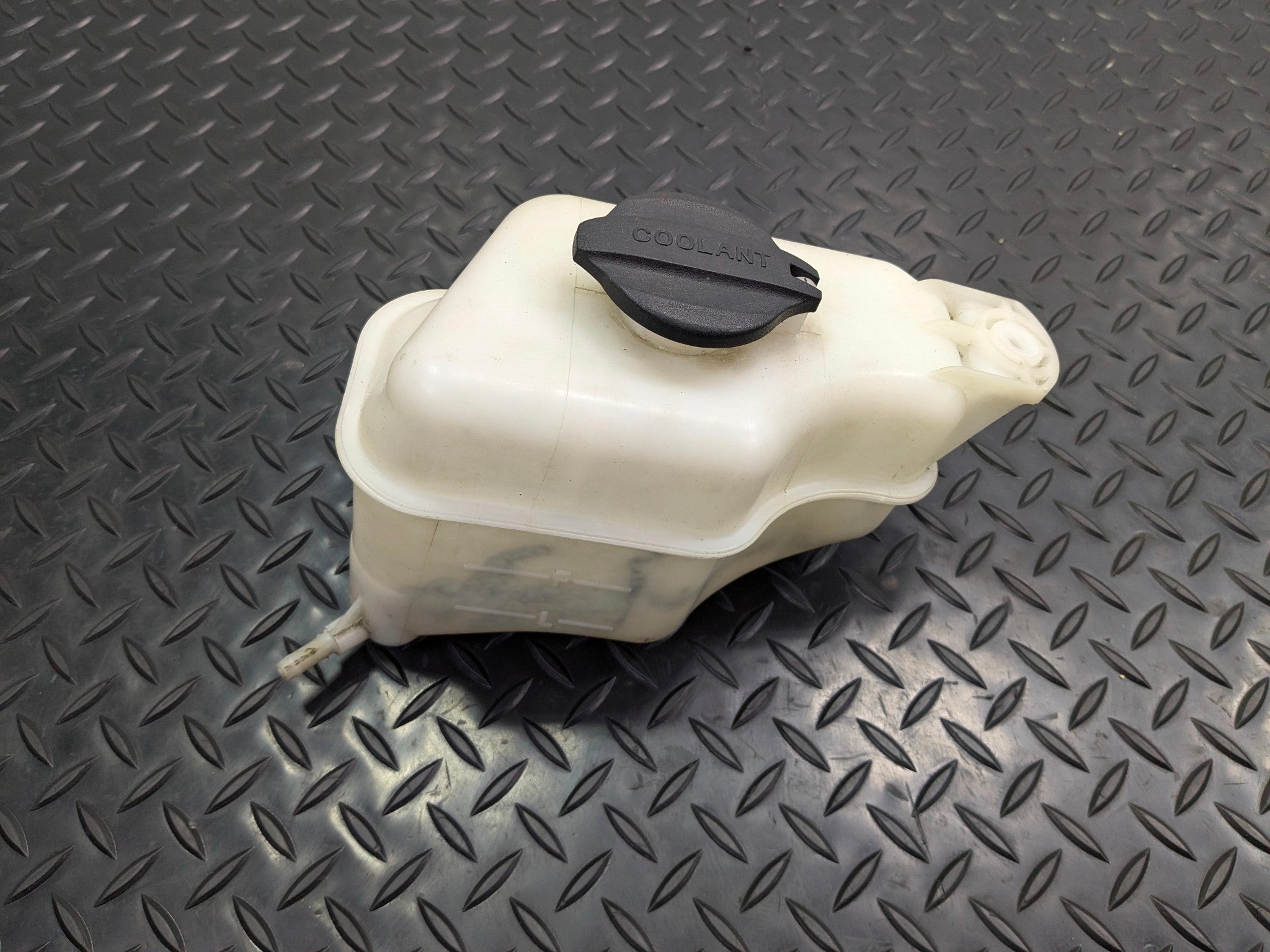2013 - 2019 OEM HYUNDAI SANTA FE RADIATOR COOLANT OVERFLOW BOTTLE RESERVOIR