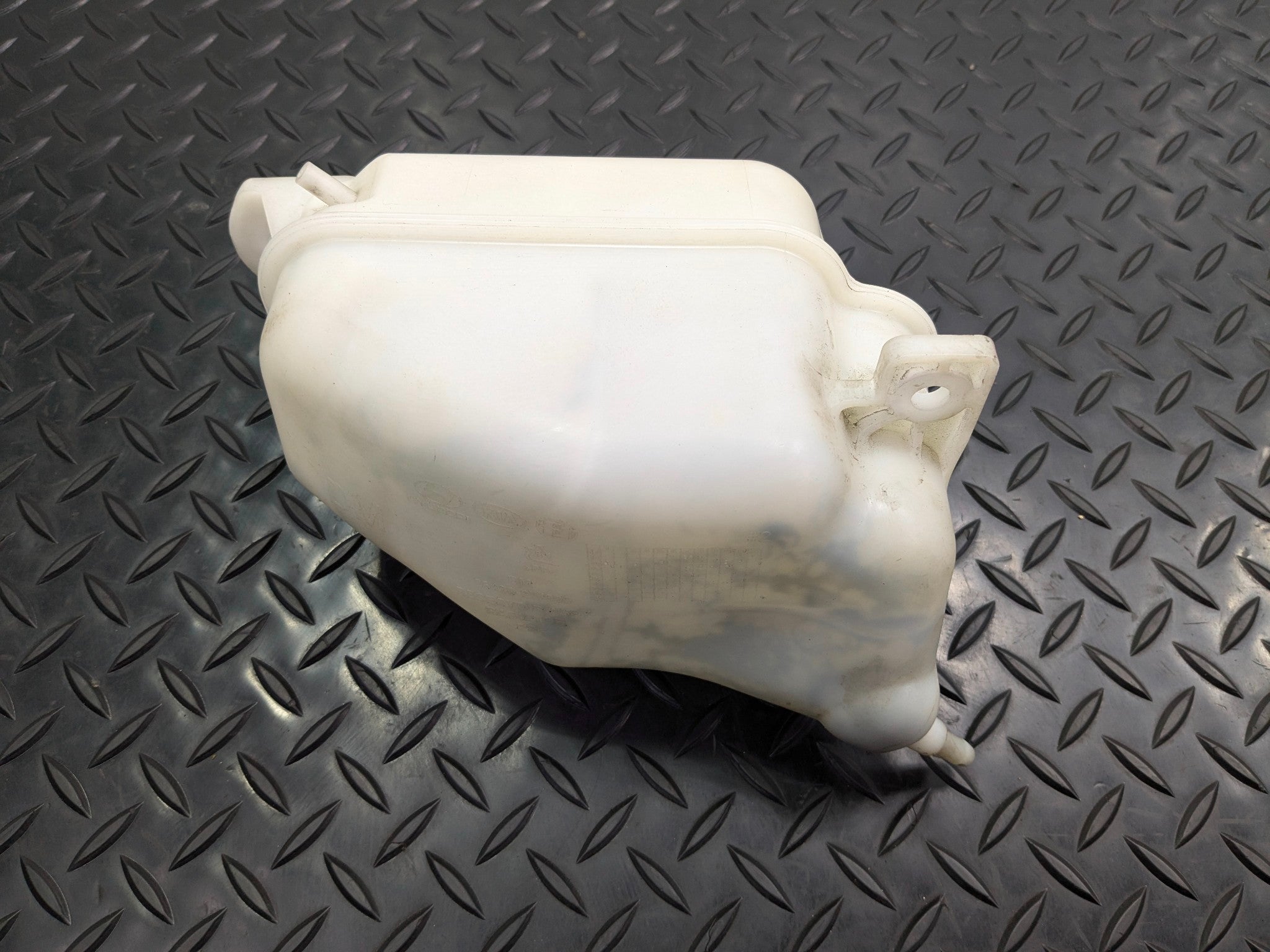 2013 - 2019 OEM HYUNDAI SANTA FE RADIATOR COOLANT OVERFLOW BOTTLE RESERVOIR