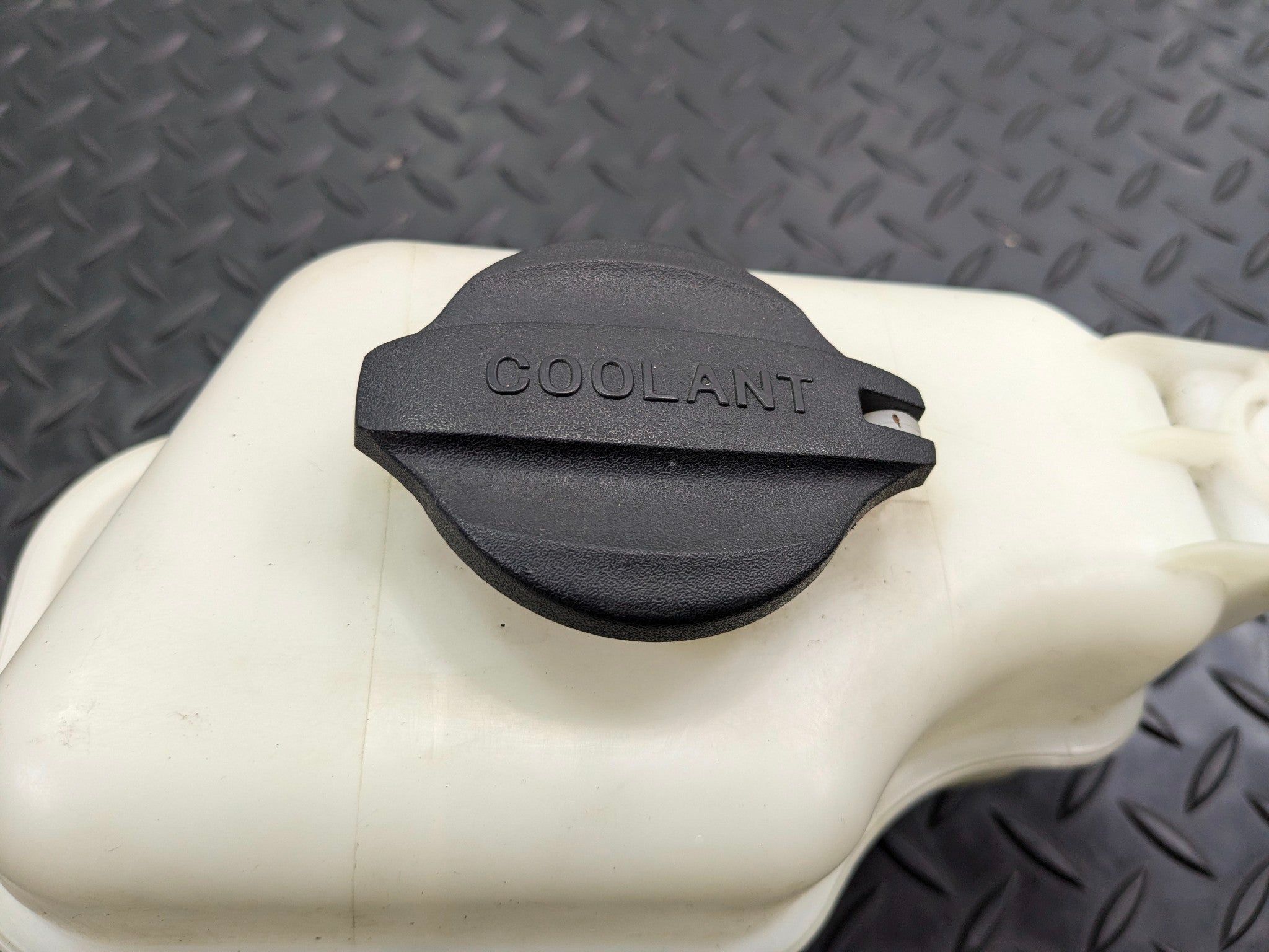 2013 - 2019 OEM HYUNDAI SANTA FE RADIATOR COOLANT OVERFLOW BOTTLE RESERVOIR