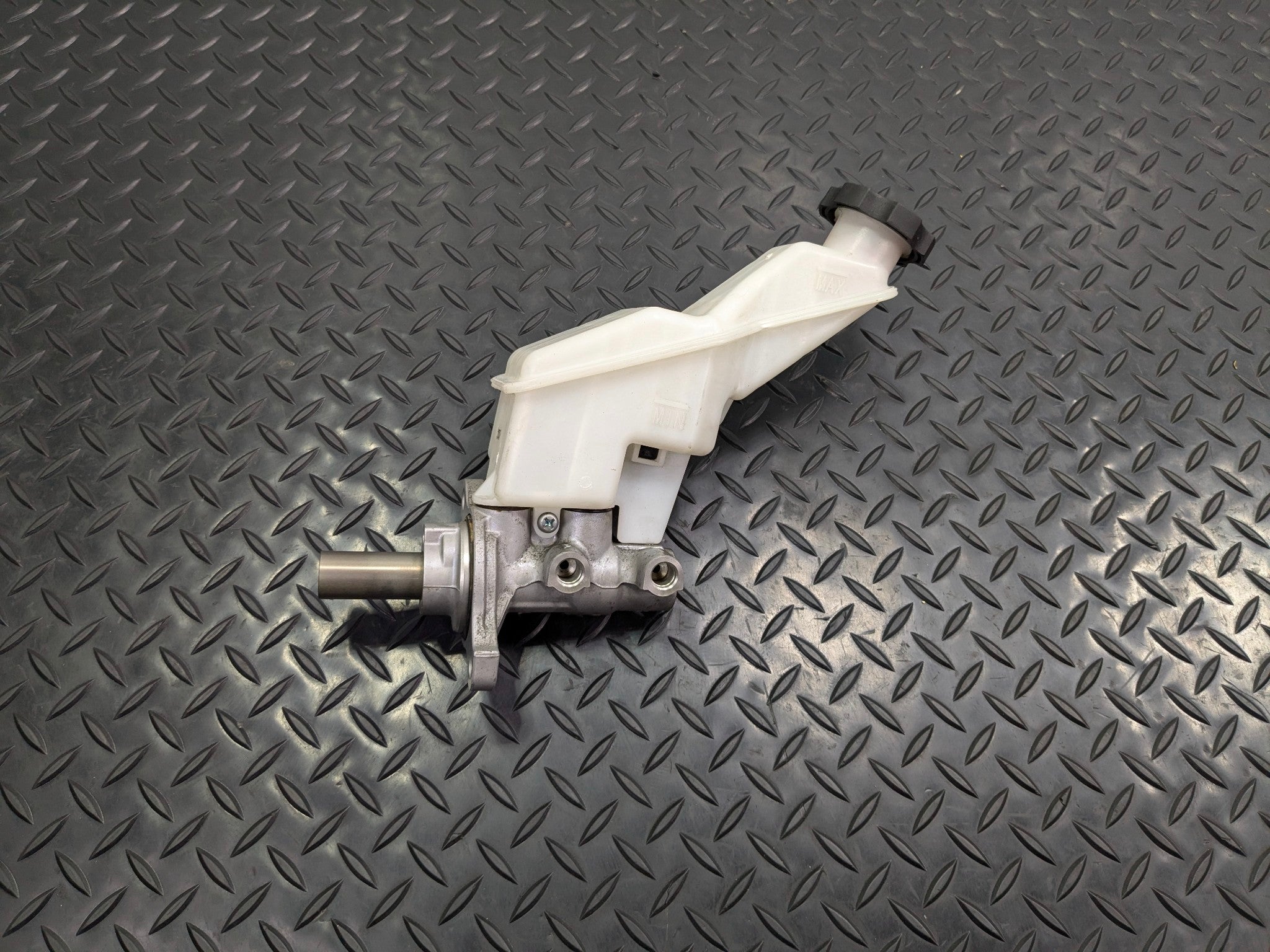 2013 - 2019 OEM HYUNDAI SANTA FE BRAKE MASTER CYLINDER