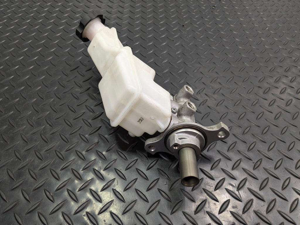 2013 - 2019 OEM HYUNDAI SANTA FE BRAKE MASTER CYLINDER