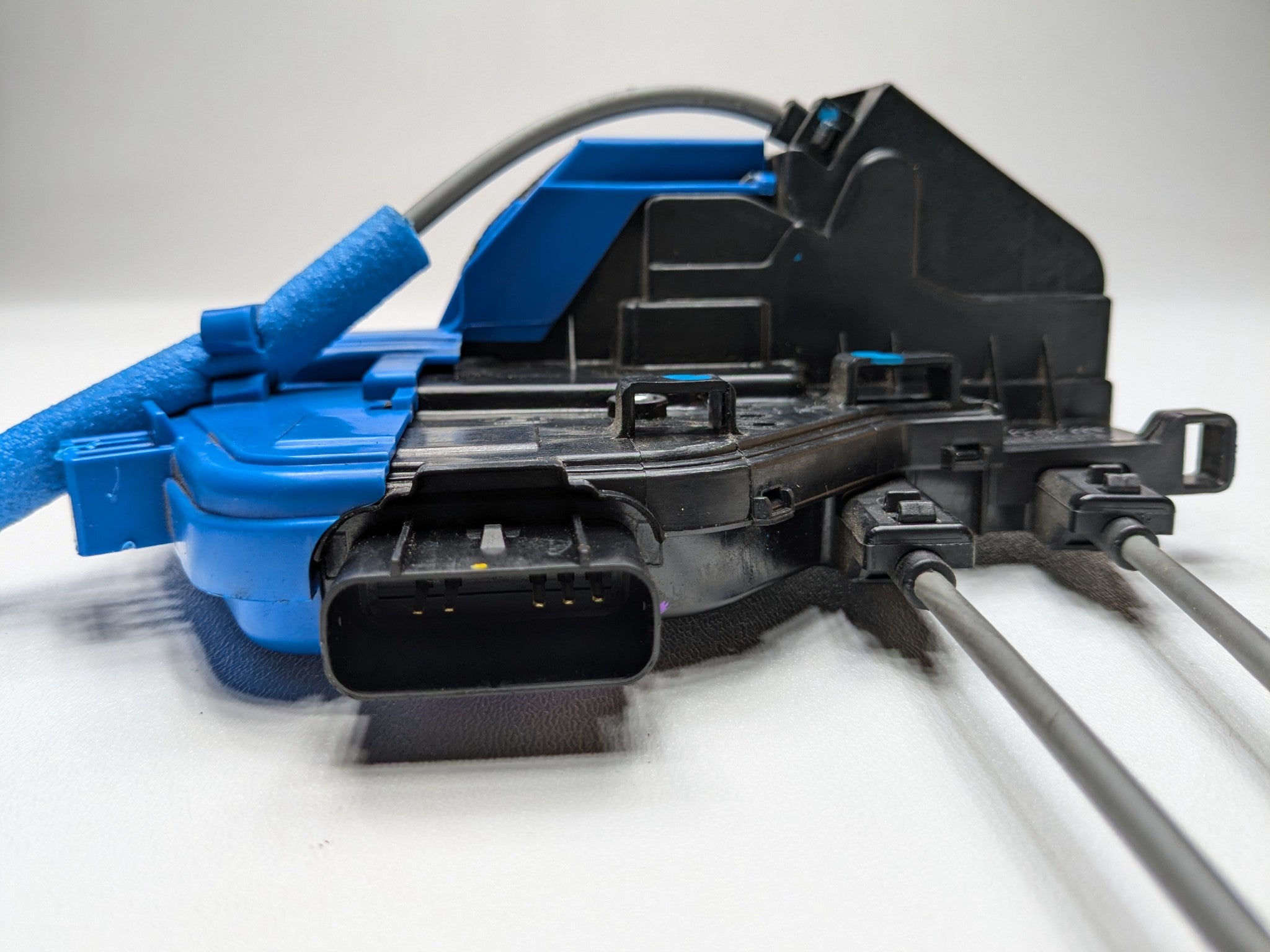 2013 - 2019 OEM HYUNDAI SANTA FE REAR LEFT DRIVER SIDE DOOR LATCH LOCK ACTUATOR