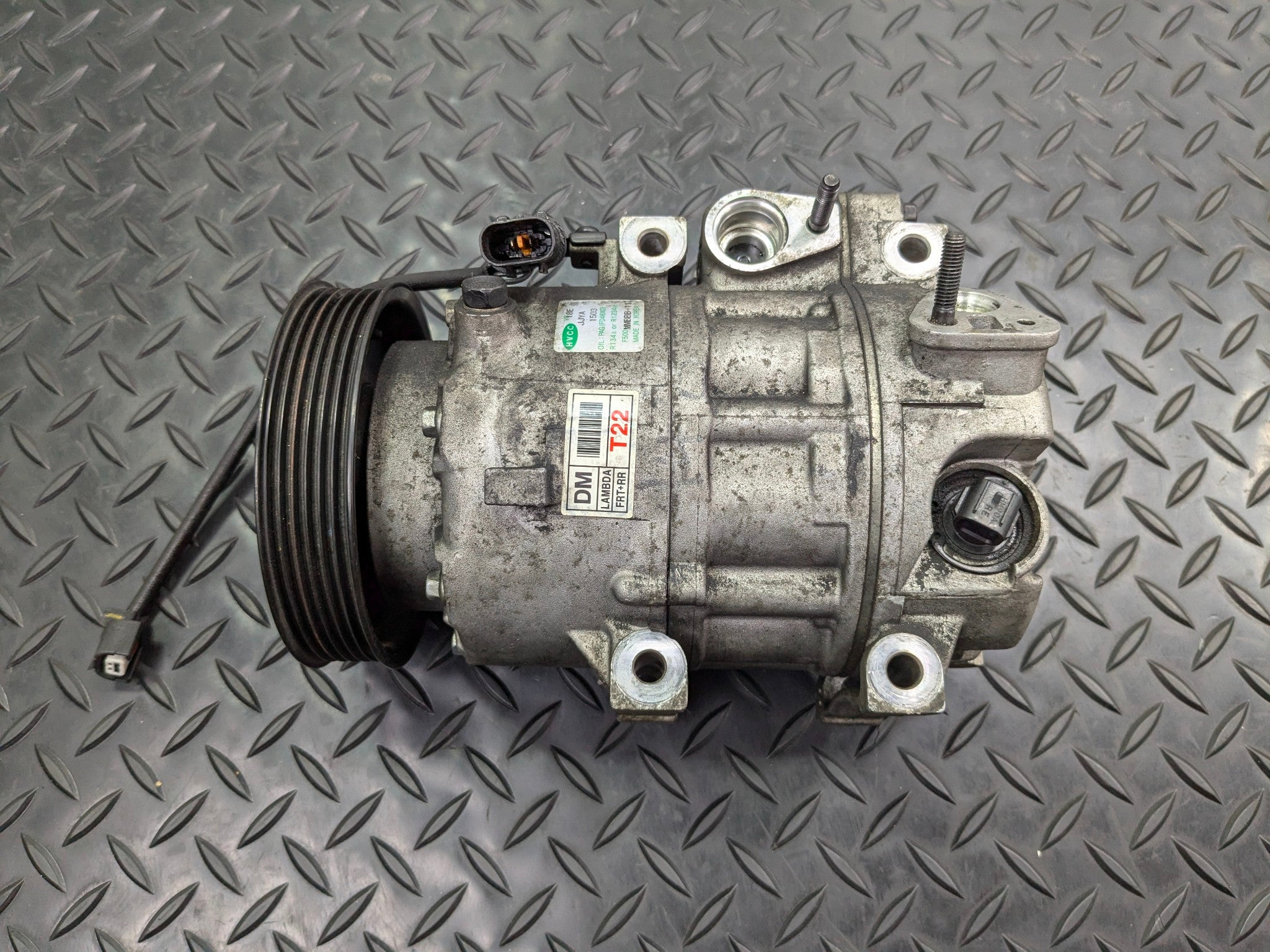 2013 - 2019 OEM HYUNDAI SANTA FE AC AIR CONDITIONING COMPRESSOR PUMP