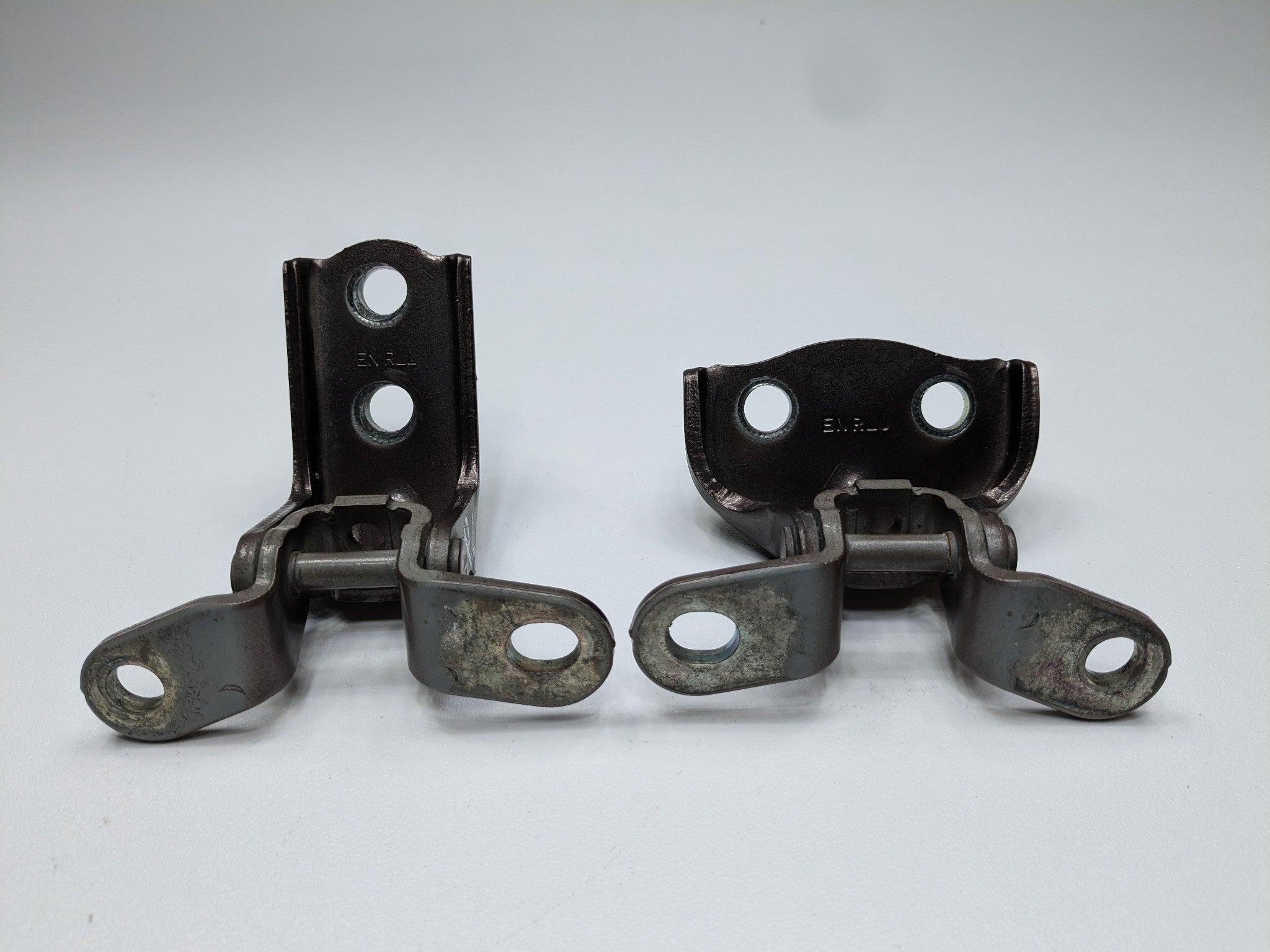 2013 - 2019 OEM HYUNDAI SANTA FE REAR LEFT SIDE DOOR HINGE LOWER AND UPPER