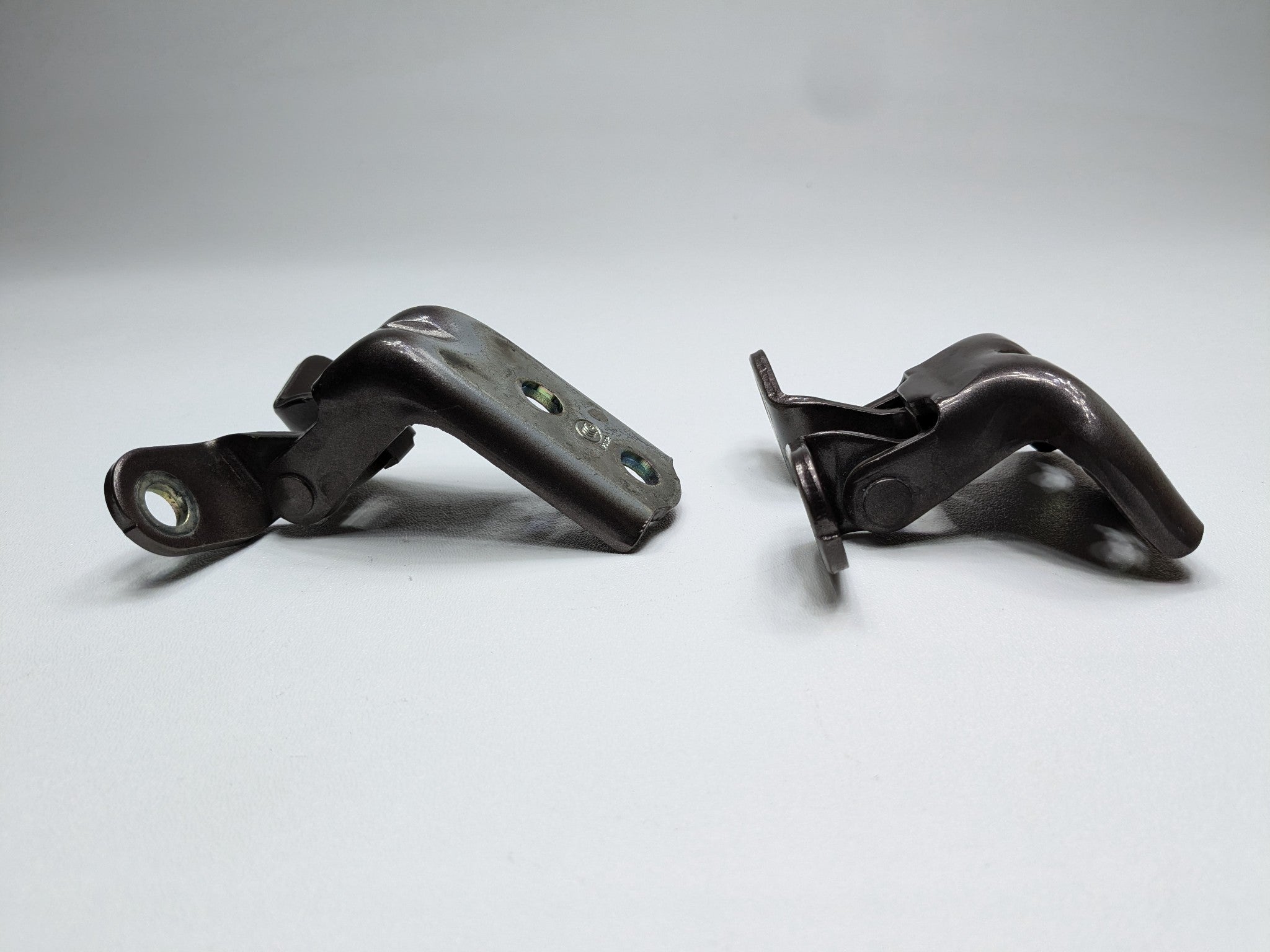 2013 - 2019 OEM HYUNDAI SANTA FE REAR LEFT SIDE DOOR HINGE LOWER AND UPPER
