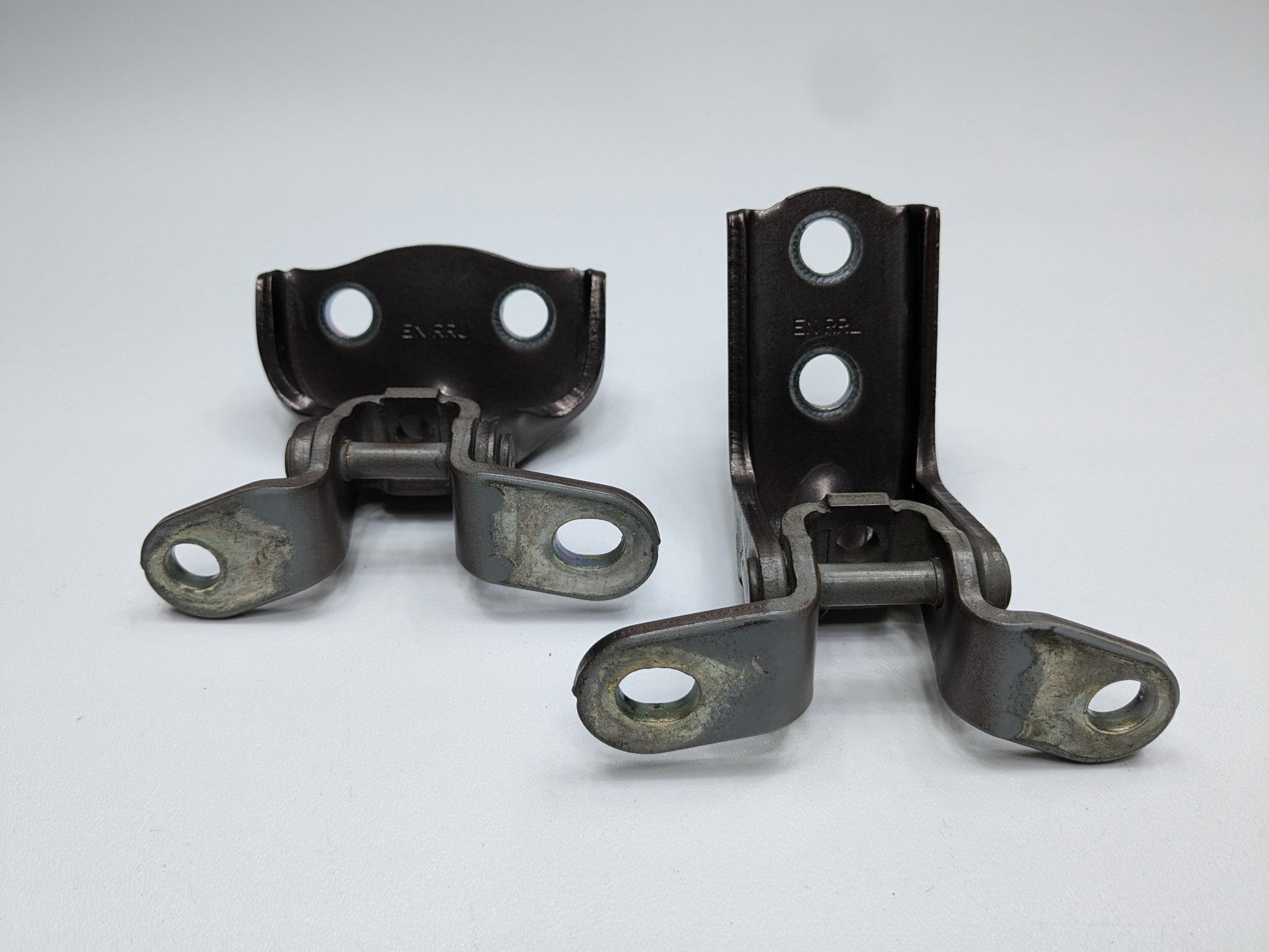 2013 - 2019 OEM HYUNDAI SANTA FE REAR RIGHT SIDE DOOR HINGE LOWER AND UPPER