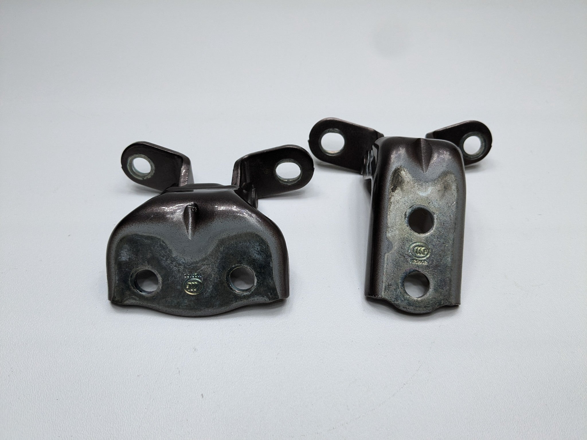 2013 - 2019 OEM HYUNDAI SANTA FE REAR RIGHT SIDE DOOR HINGE LOWER AND UPPER