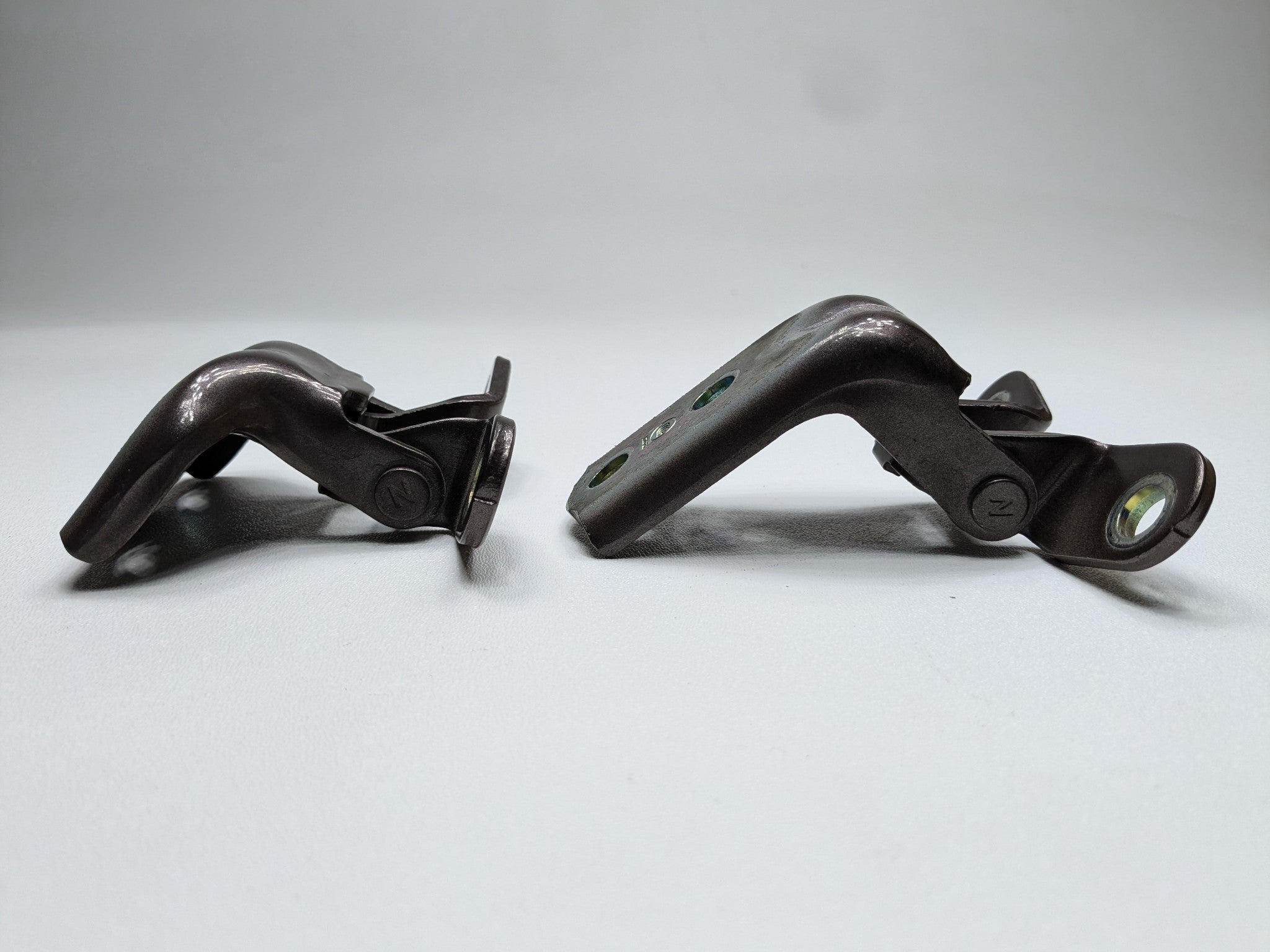 2013 - 2019 OEM HYUNDAI SANTA FE REAR RIGHT SIDE DOOR HINGE LOWER AND UPPER