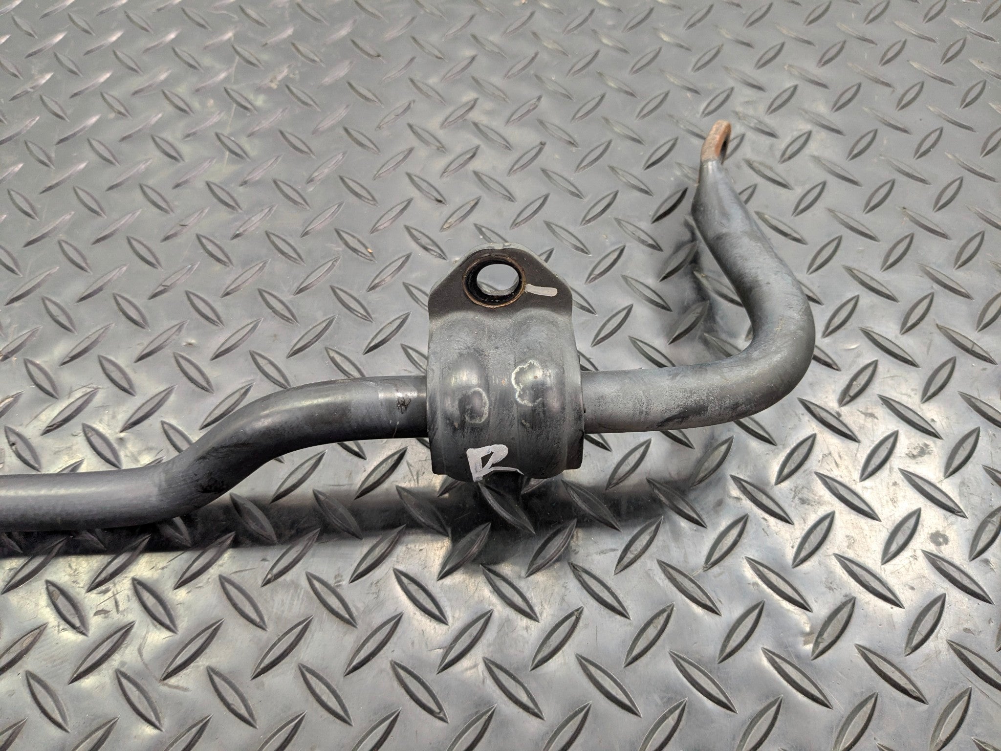 2013 - 2019 OEM HYUNDAI SANTA FE REAR STABILIZER SUSPENSION ANTI-ROLL SWAY BAR