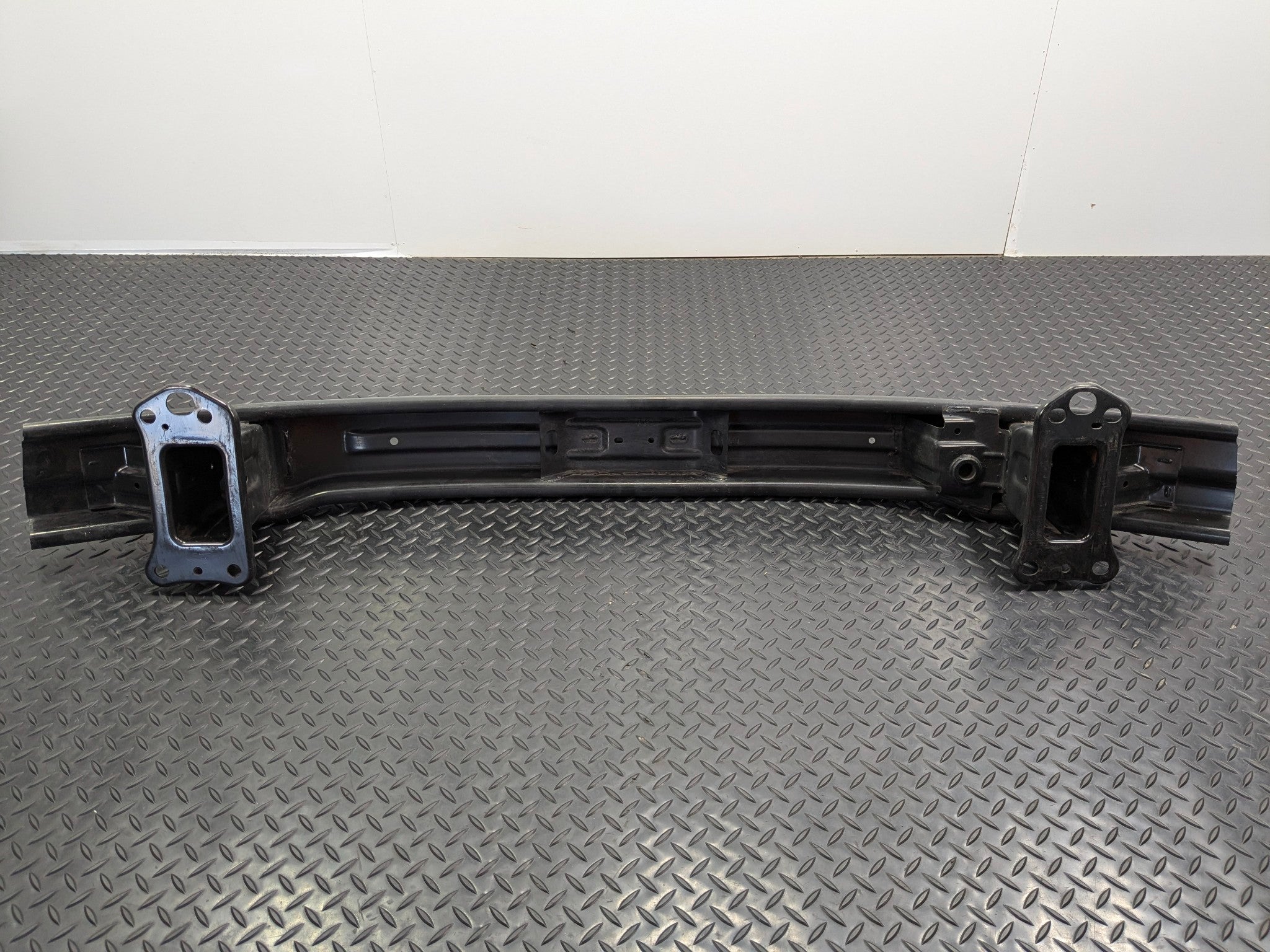 2013 - 2019 OEM HYUNDAI SANTA FE FRONT BUMPER REINFORCEMENT IMPACT BAR BEAM