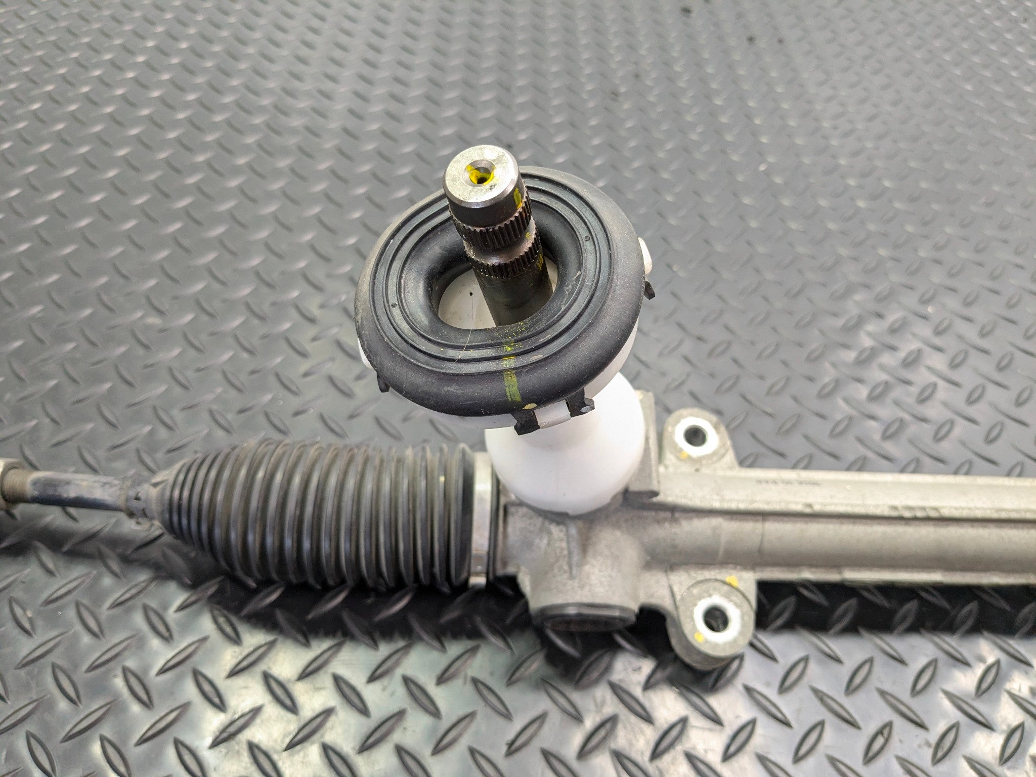 2013 - 2019 OEM HYUNDAI SANTA FE STEERING GEAR POWER RACK WITH PINION