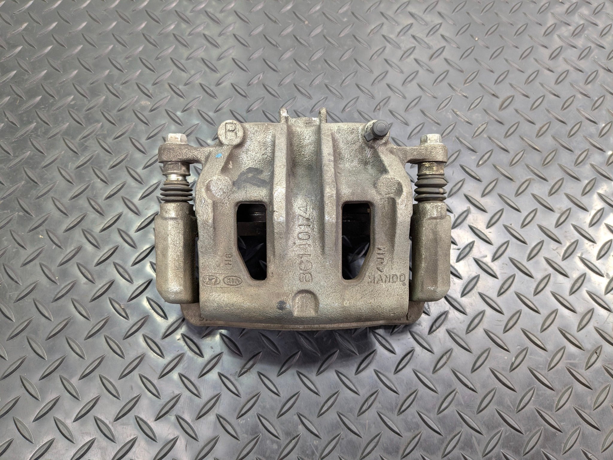 2013 - 2019 OEM HYUNDAI SANTA FE FRONT LEFT DRIVER SIDE ABS BRAKE CALIPER