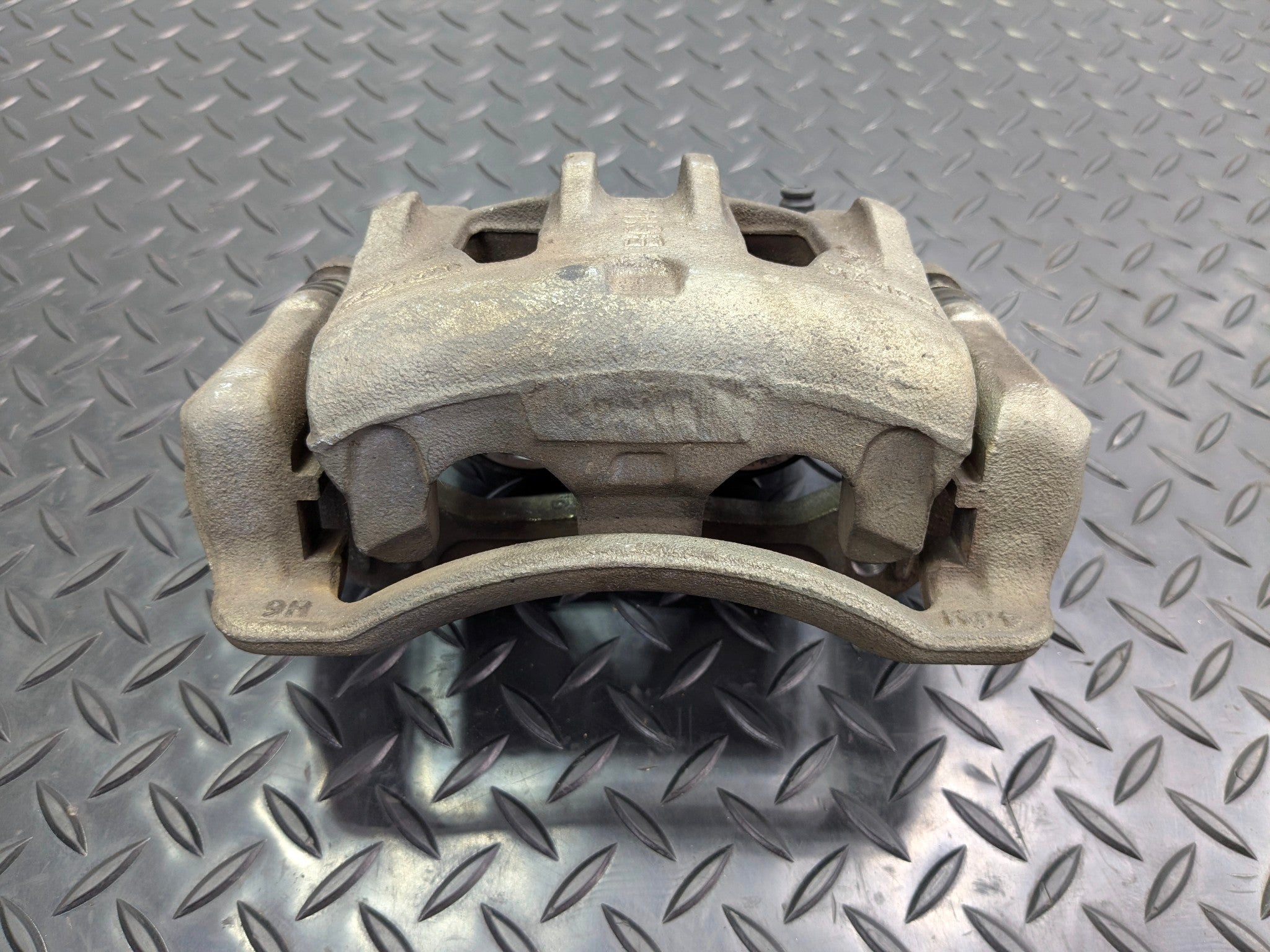2013 - 2019 OEM HYUNDAI SANTA FE FRONT LEFT DRIVER SIDE ABS BRAKE CALIPER