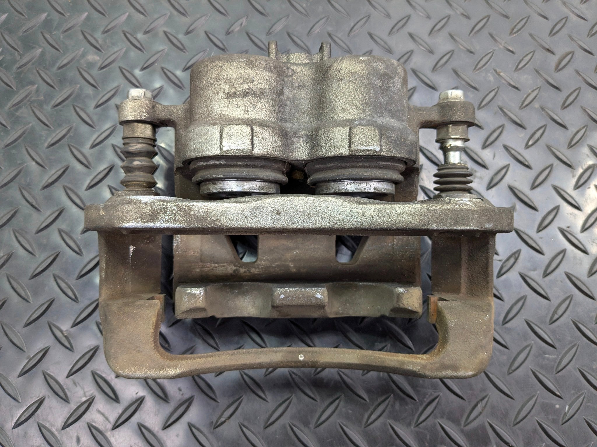 2013 - 2019 OEM HYUNDAI SANTA FE FRONT LEFT DRIVER SIDE ABS BRAKE CALIPER