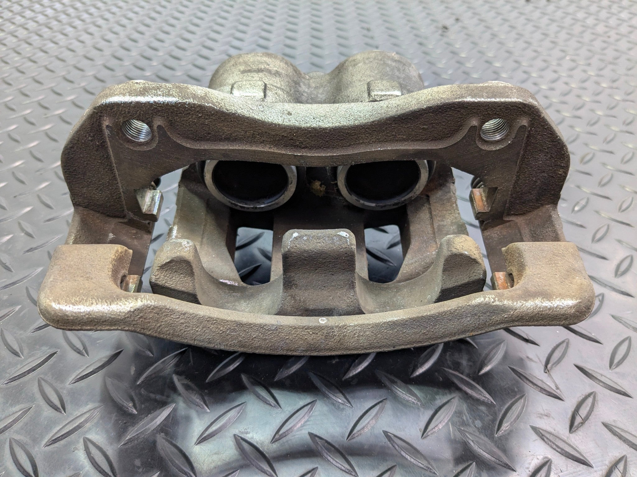 2013 - 2019 OEM HYUNDAI SANTA FE FRONT LEFT DRIVER SIDE ABS BRAKE CALIPER