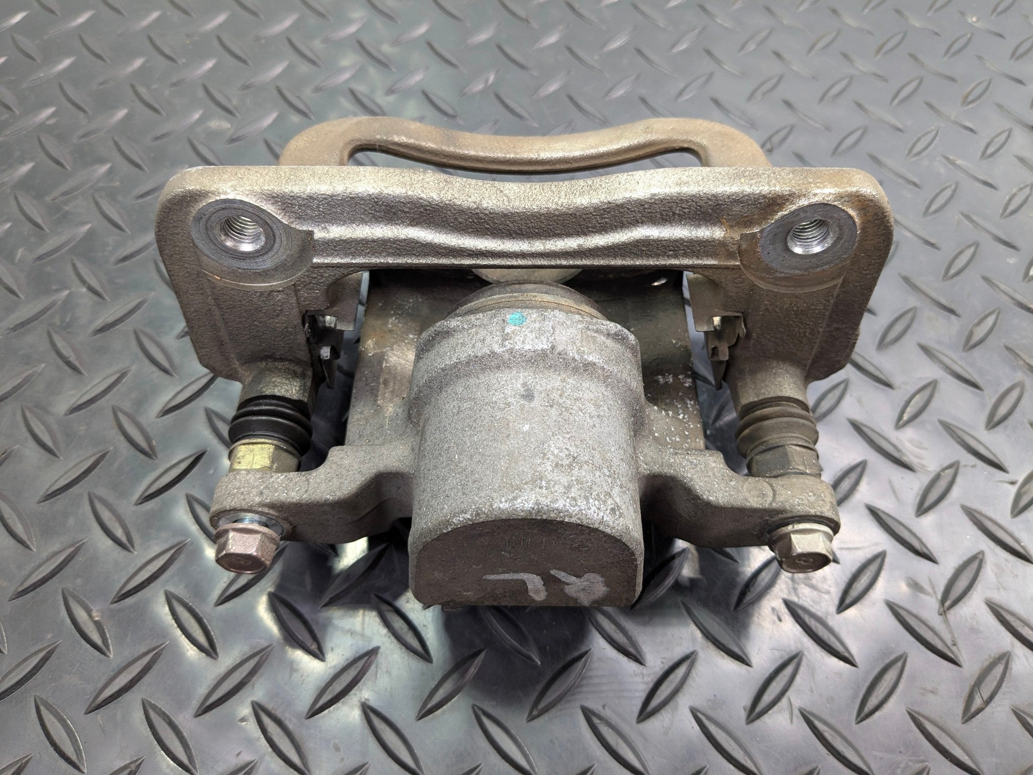 2013 - 2019 OEM HYUNDAI SANTA FE REAR LEFT DRIVER SIDE ABS BRAKE CALIPER