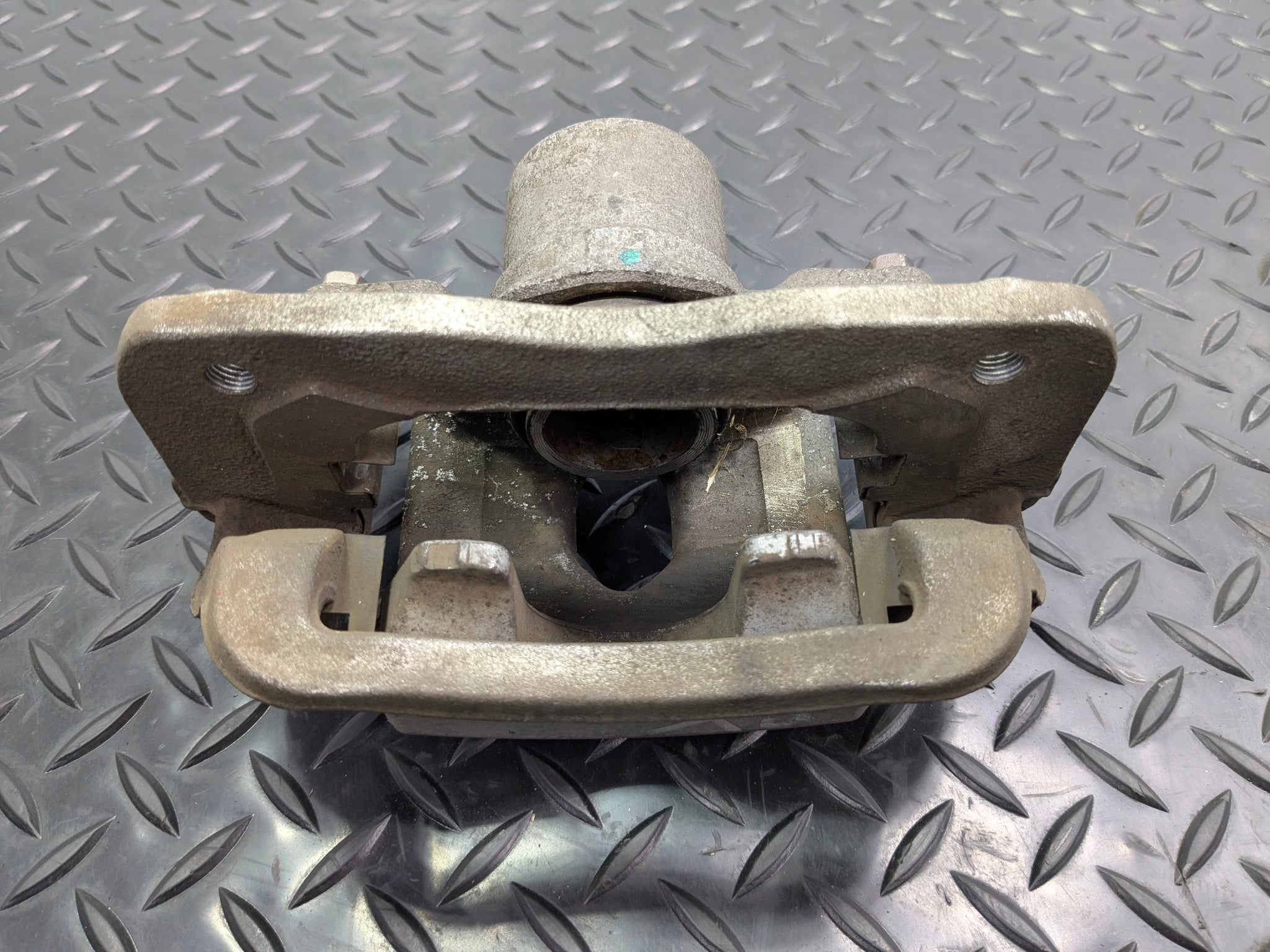 2013 - 2019 OEM HYUNDAI SANTA FE REAR LEFT DRIVER SIDE ABS BRAKE CALIPER