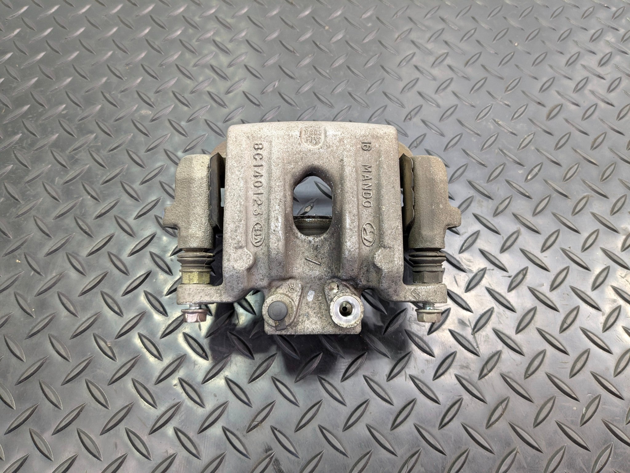 2013 - 2019 OEM HYUNDAI SANTA FE REAR RIGHT PASSENGER SIDE ABS BRAKE CALIPER