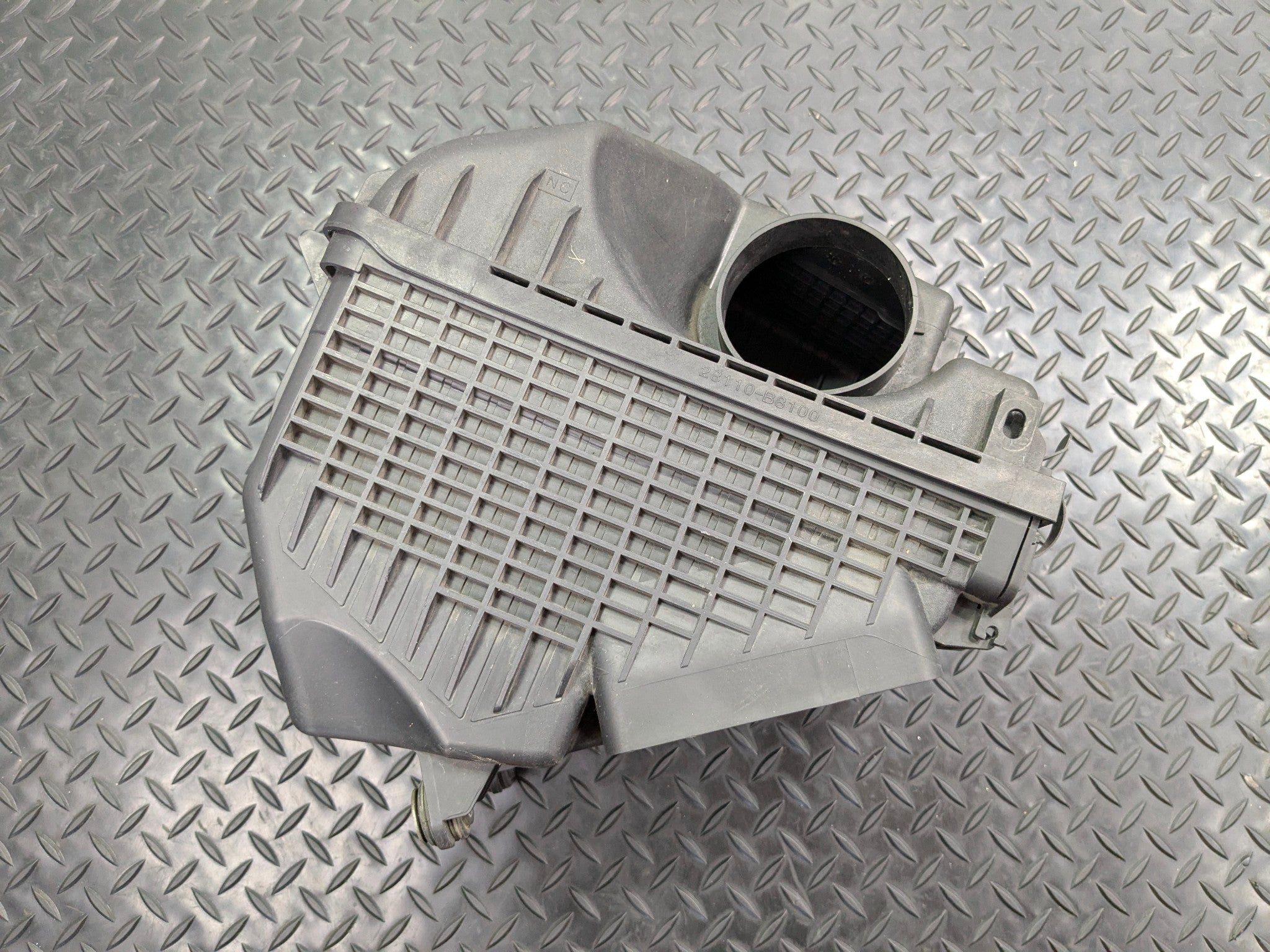 2013 - 2019 OEM HYUNDAI SANTA FE AIR INTAKE CLEANER BOX