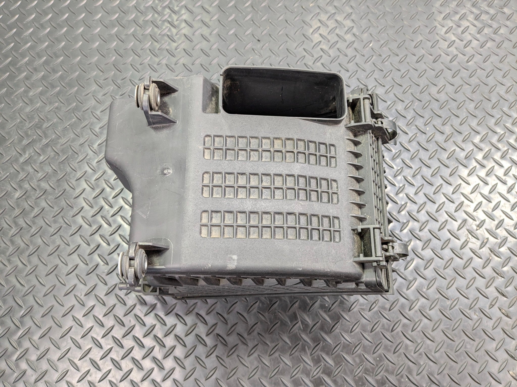 2013 - 2019 OEM HYUNDAI SANTA FE AIR INTAKE CLEANER BOX