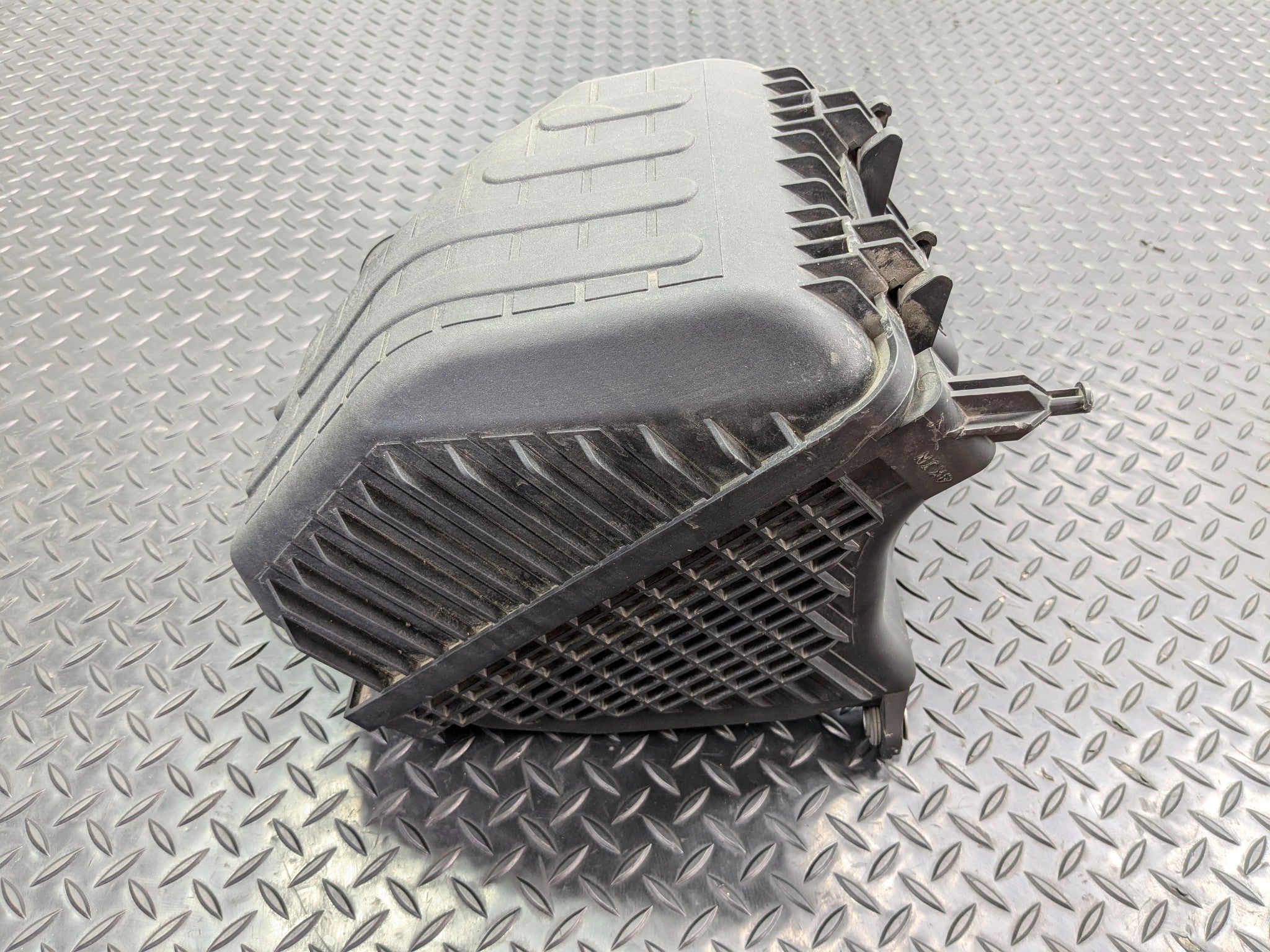 2013 - 2019 OEM HYUNDAI SANTA FE AIR INTAKE CLEANER BOX